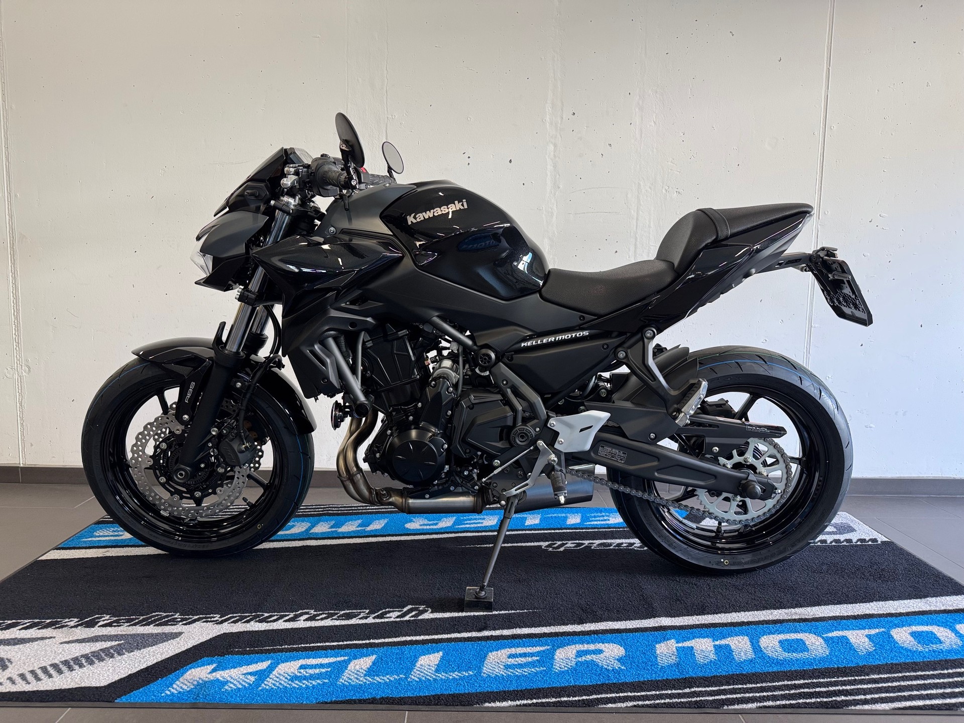 KAWASAKI Z 650 (35kW)-showroom-element-1