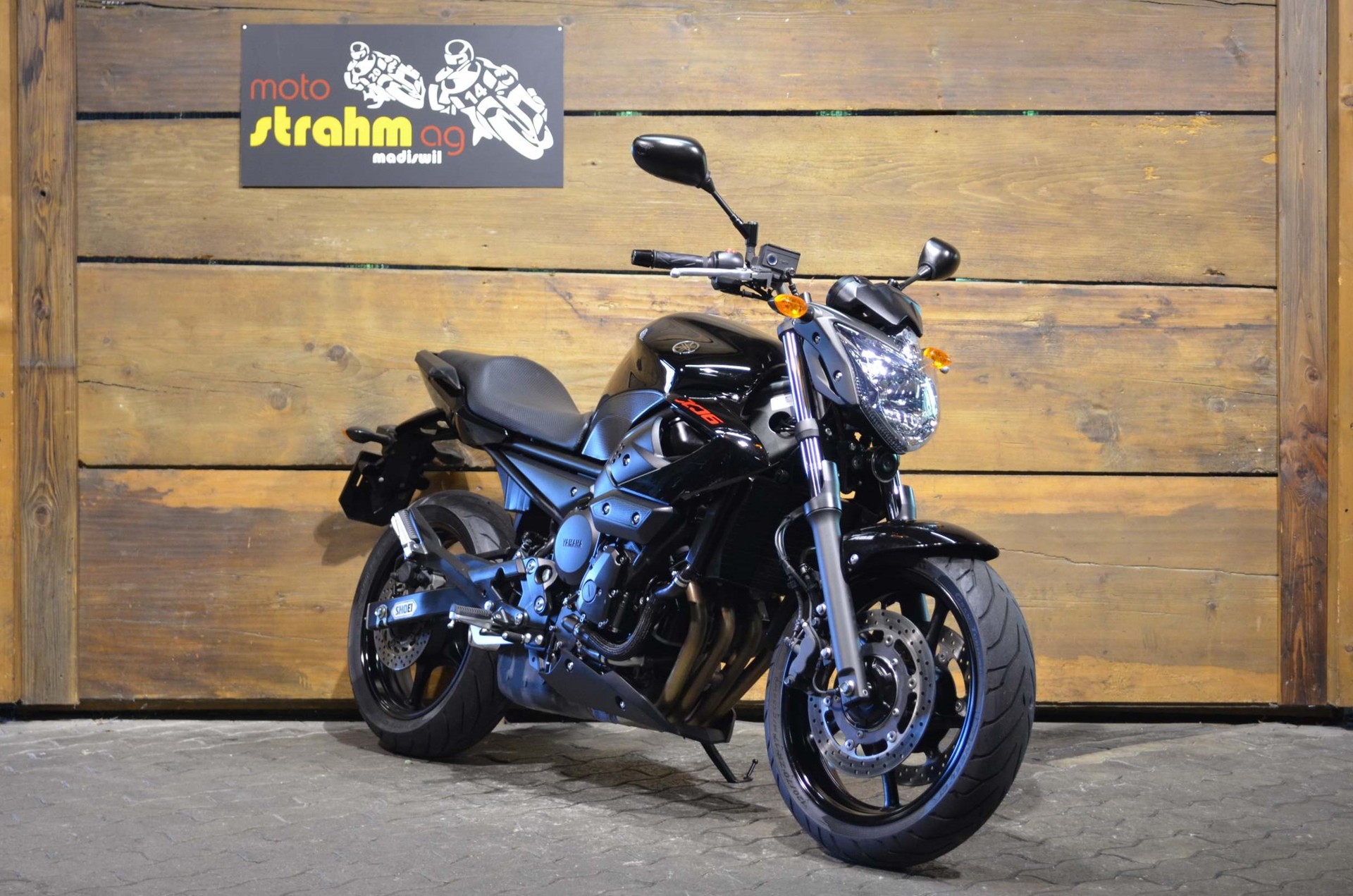 YAMAHA XJ6 N ABS-showroom-element-1