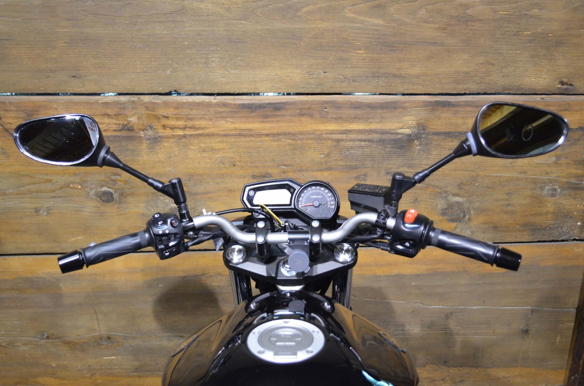 YAMAHA XJ6 N ABS-showroom-element-2