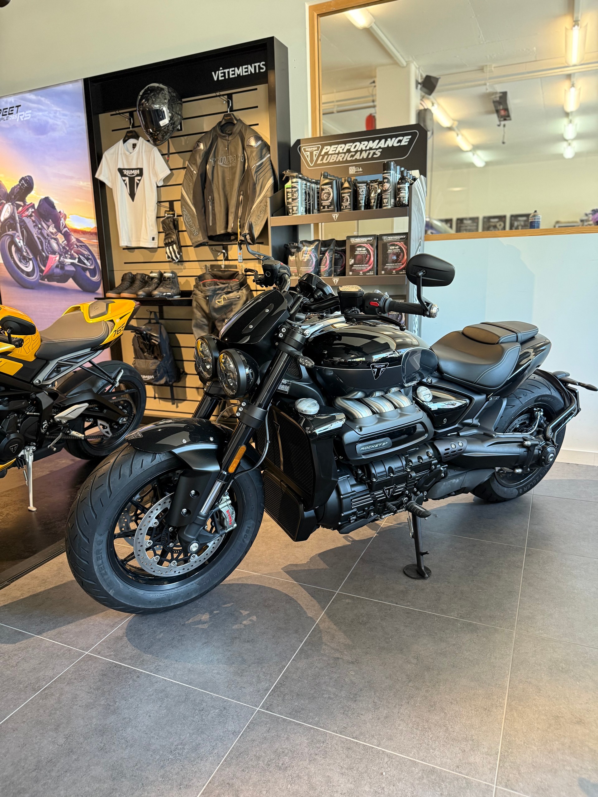 TRIUMPH Rocket 3 R Storm-showroom-element-2