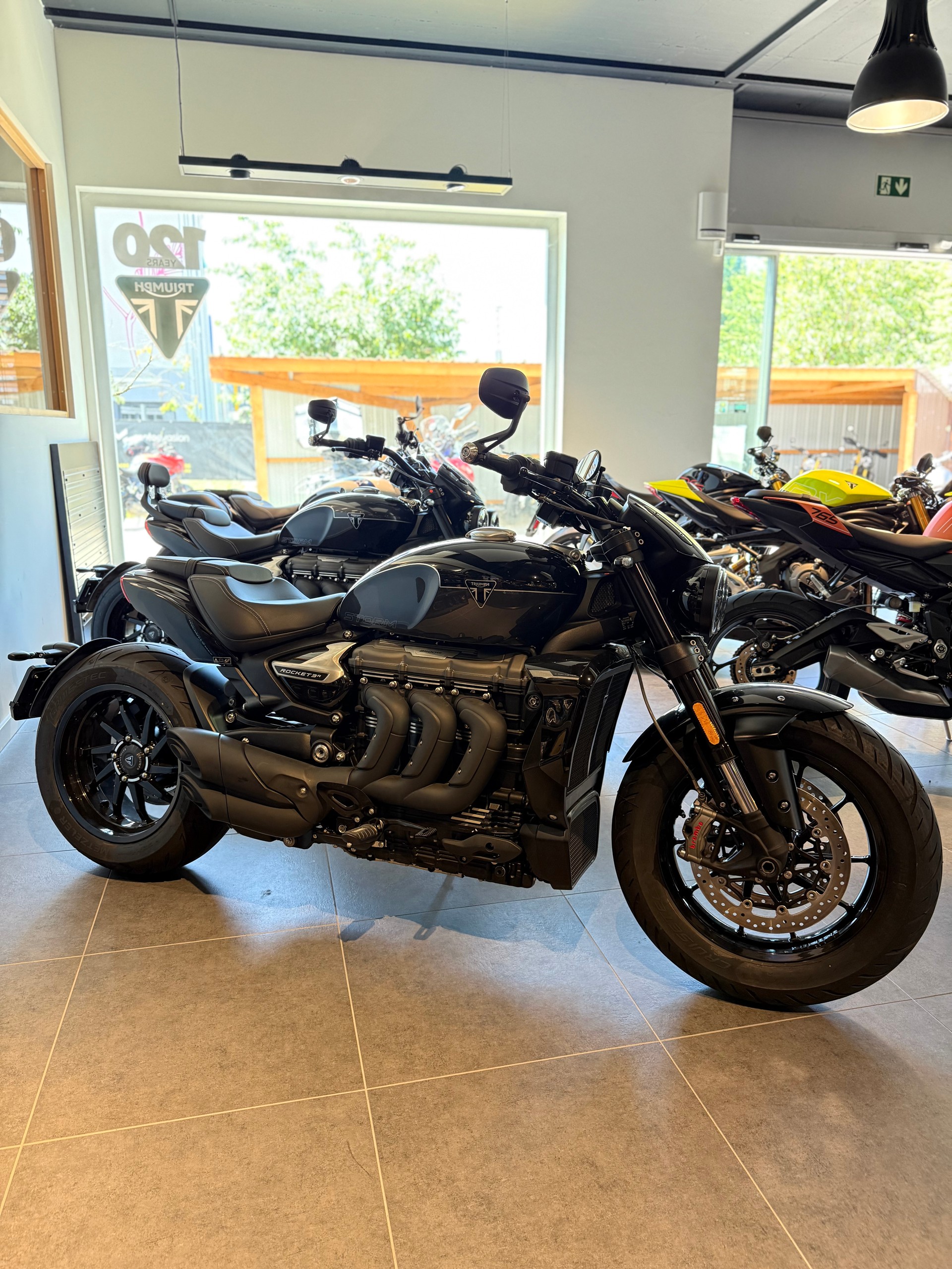 TRIUMPH Rocket 3 R Storm-showroom-element-3