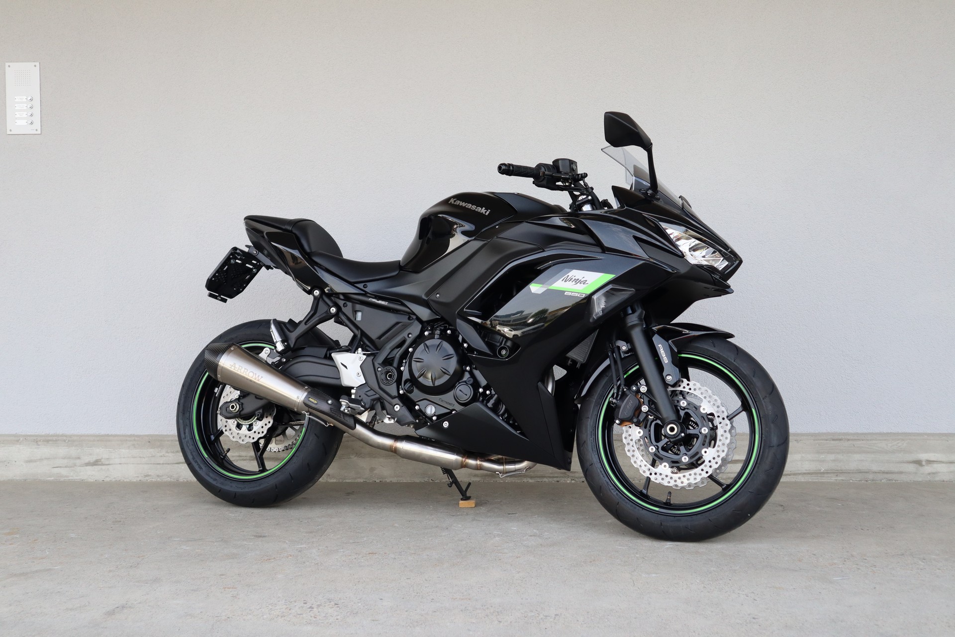 KAWASAKI Ninja 650-showroom-element-1