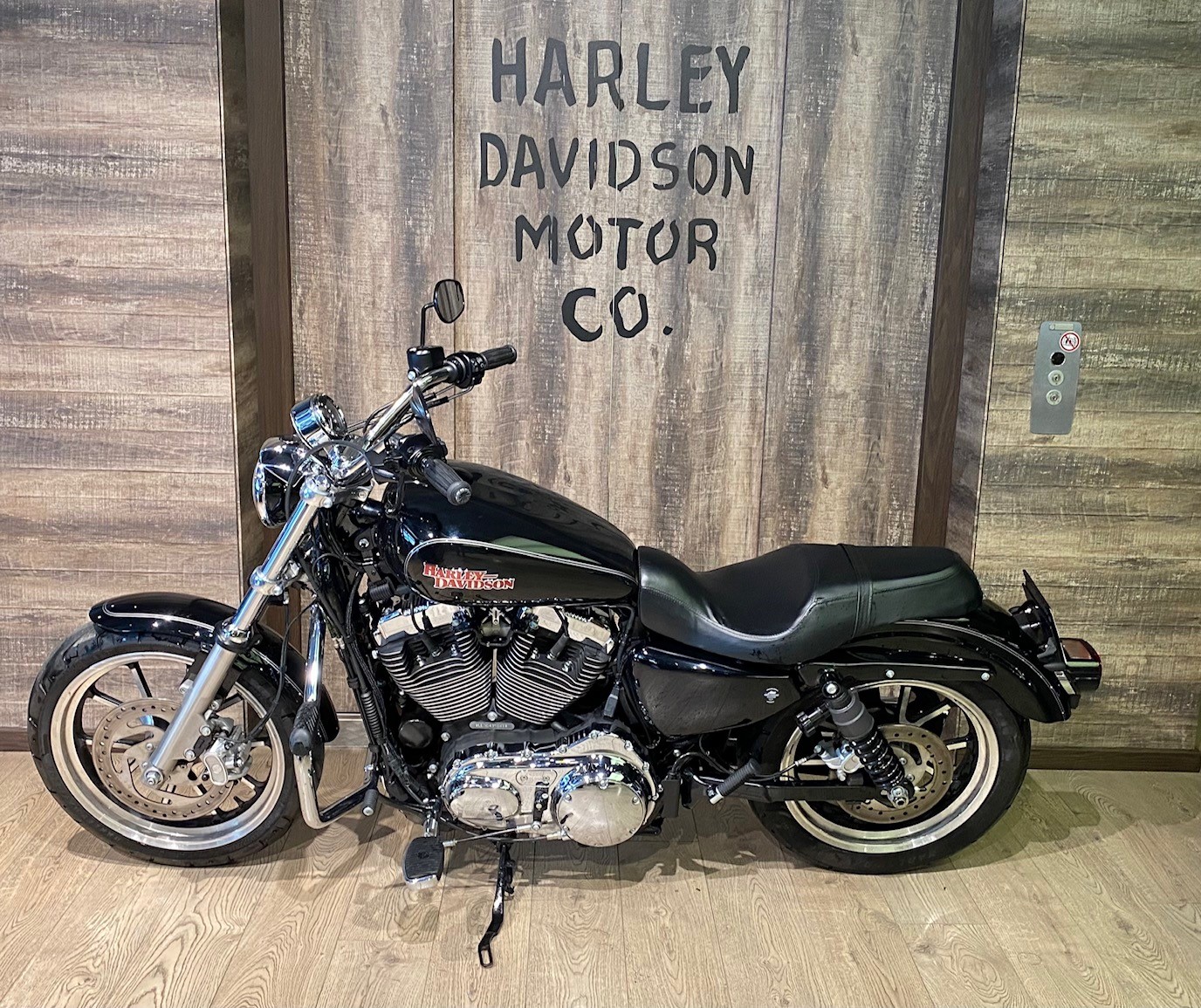 HARLEY-DAVIDSON XL 1200 T Super Low ABS-showroom-element-3