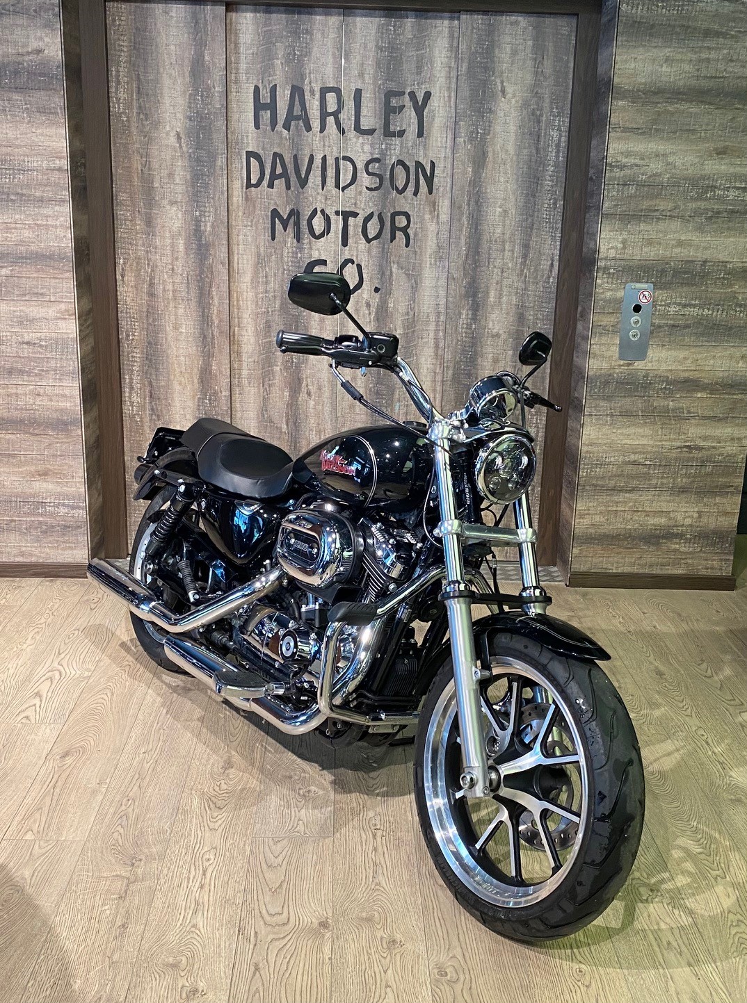 HARLEY-DAVIDSON XL 1200 T Super Low ABS-showroom-element-1