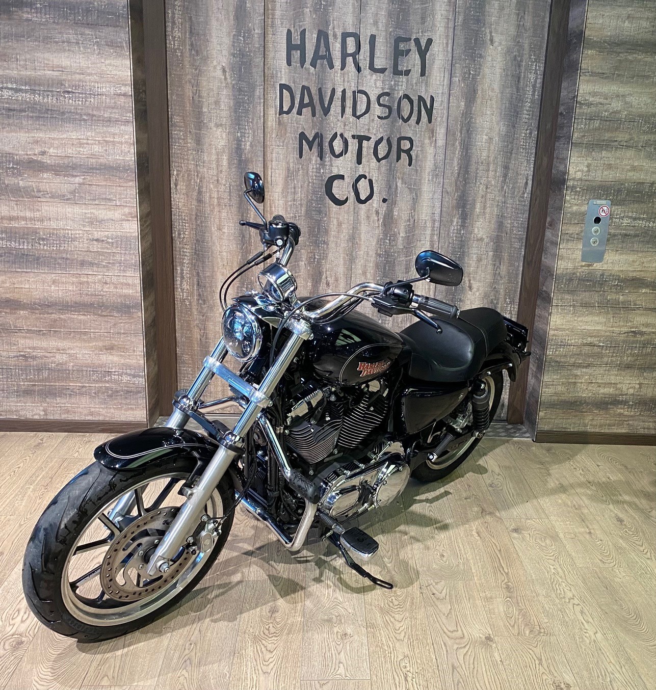 HARLEY-DAVIDSON XL 1200 T Super Low ABS-showroom-element-2
