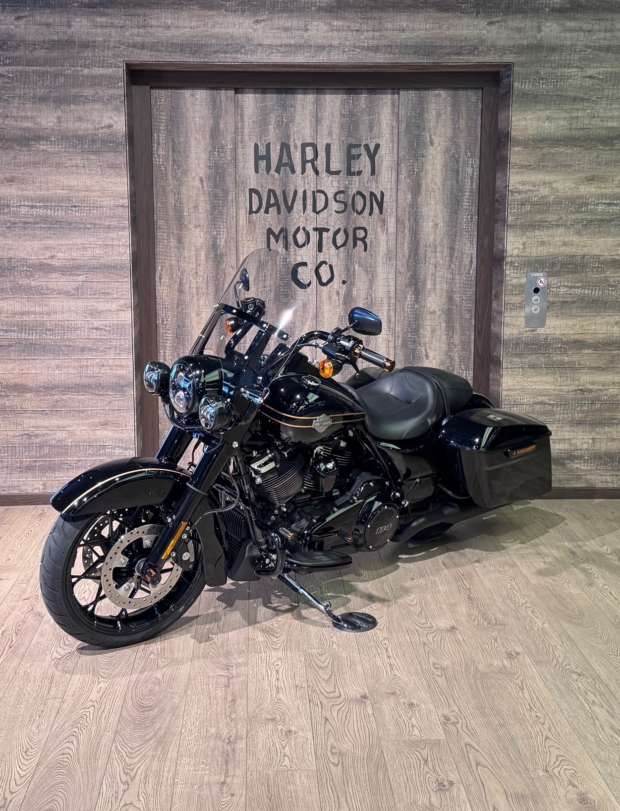 HARLEY-DAVIDSON FLHRXS Road King Special 114-showroom-element-2