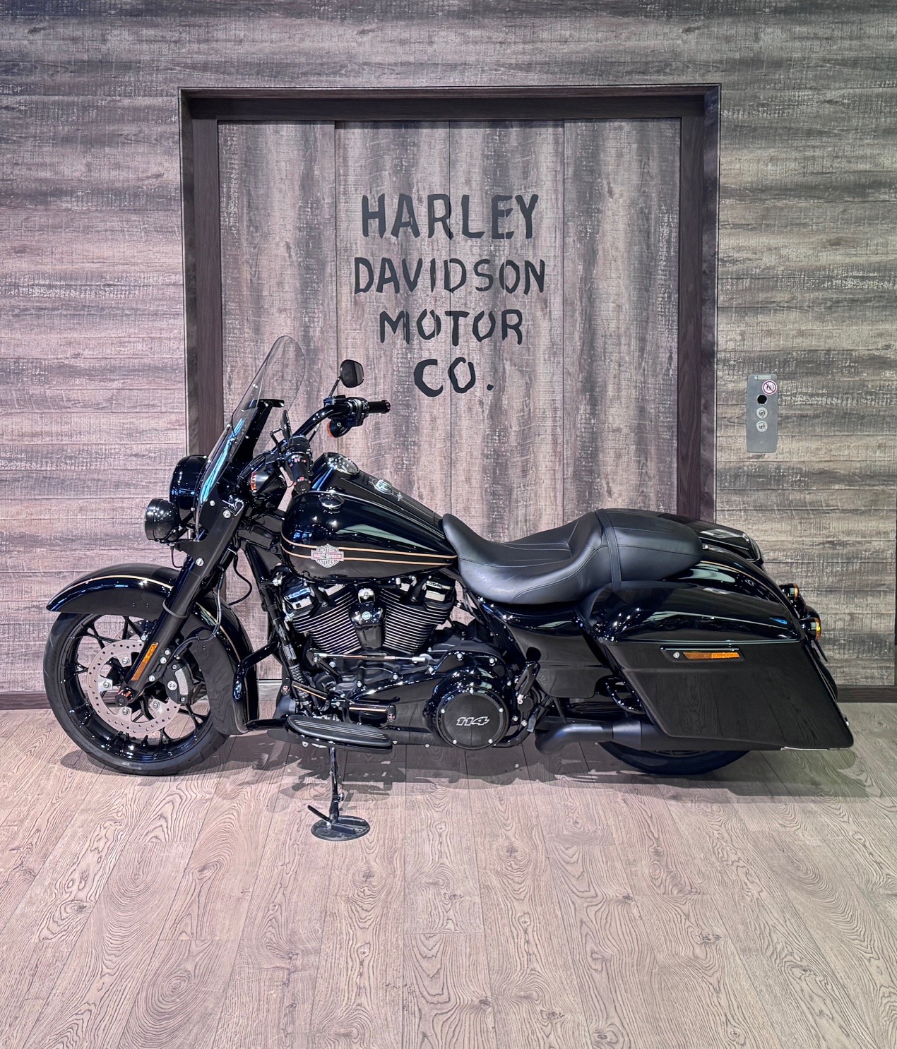 HARLEY-DAVIDSON FLHRXS Road King Special 114-showroom-element-3