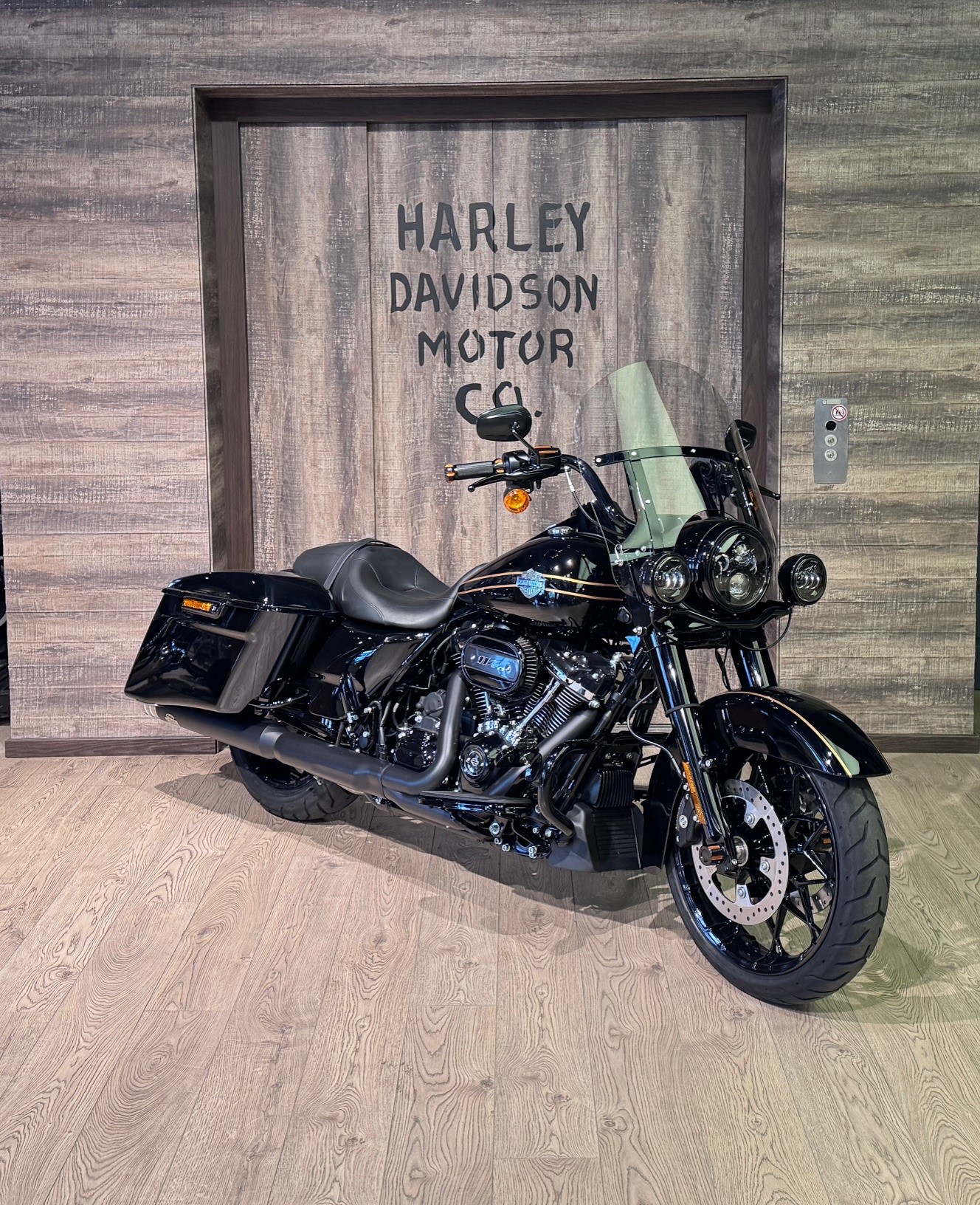 HARLEY-DAVIDSON FLHRXS Road King Special 114-showroom-element-1
