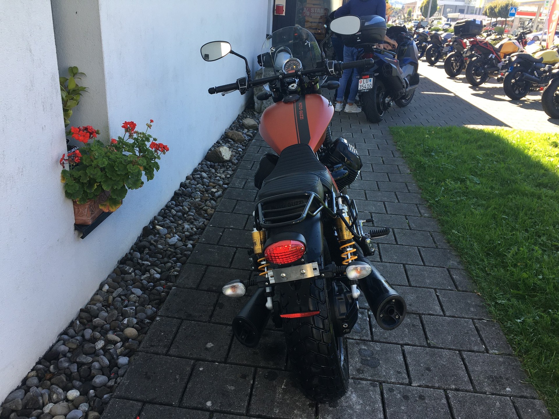 MOTO GUZZI V9 Bobber Sport 850 ABS-showroom-element-2