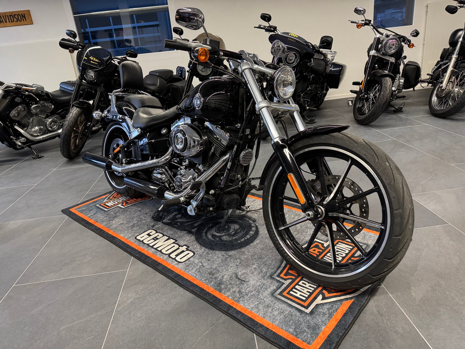 HARLEY-DAVIDSON FXSB Breakout 103 ABS-showroom-element-1