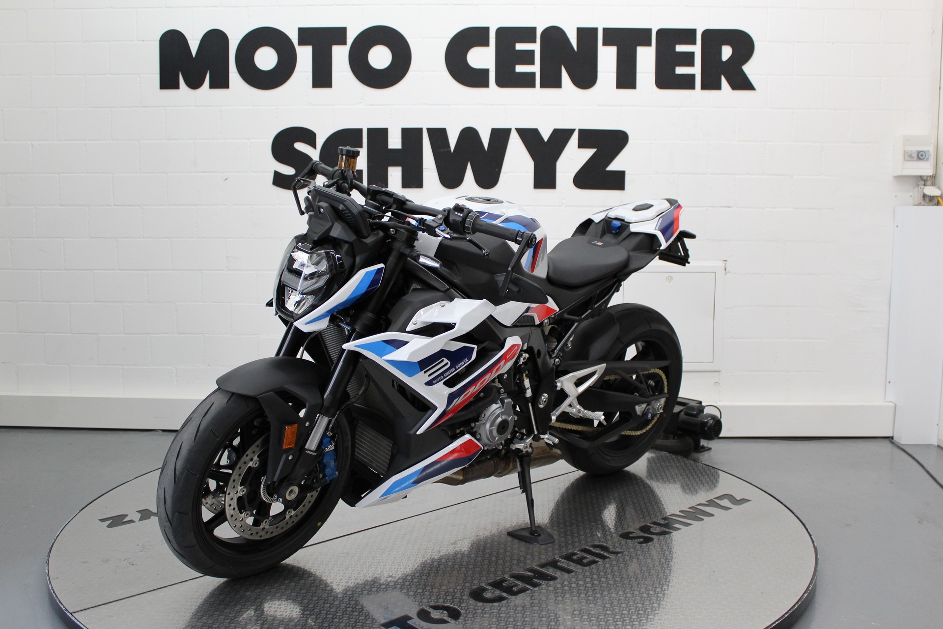 BMW M 1000 R-showroom-element-3
