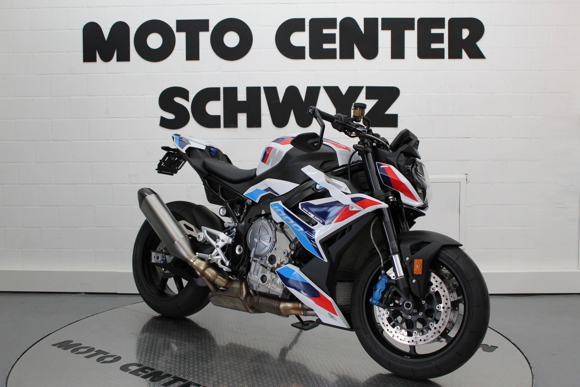 BMW M 1000 R-showroom-element-1