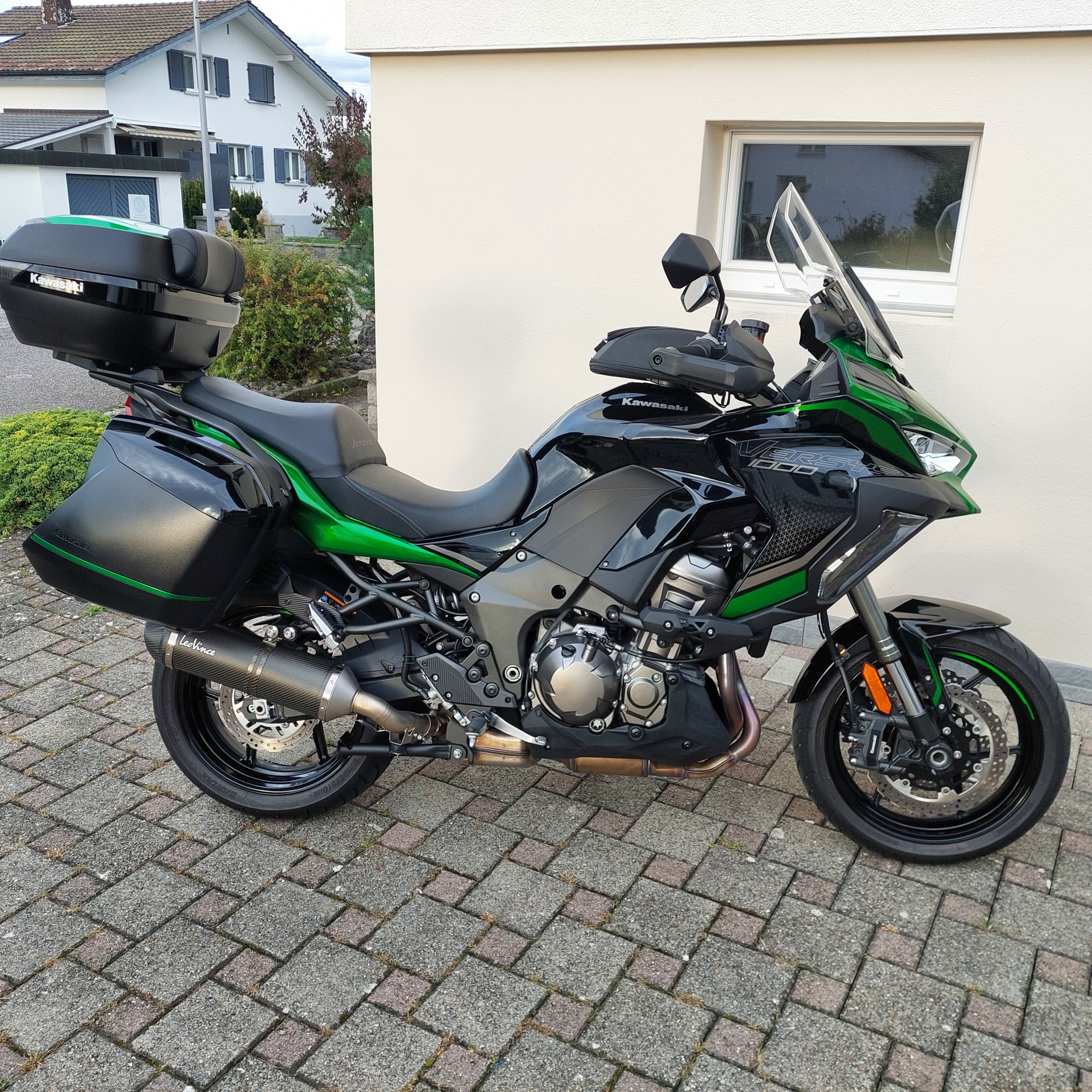 KAWASAKI Versys 1000 SE Grand Tourer ABS mit Leovinci Nero Auspuff-showroom-element-1