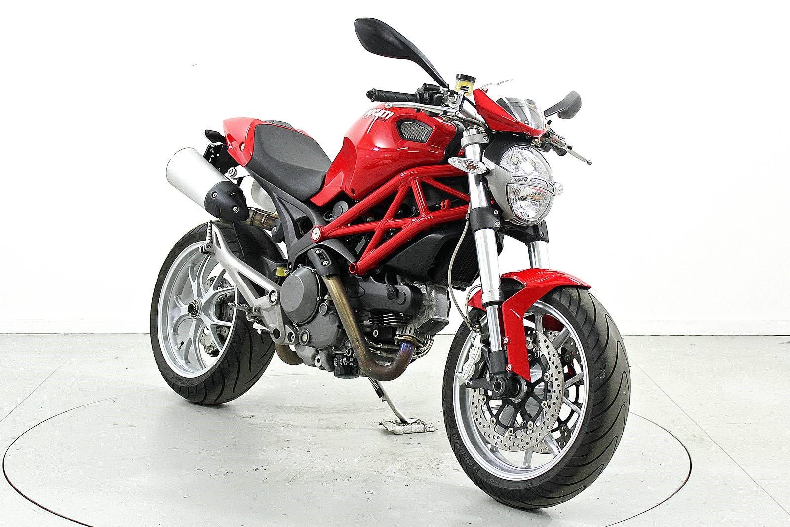 DUCATI Monster  1100 ABS-showroom-element-1