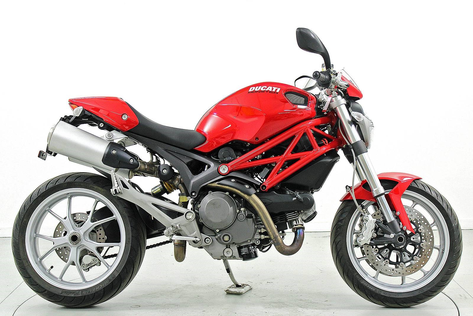 DUCATI Monster  1100 ABS-showroom-element-3