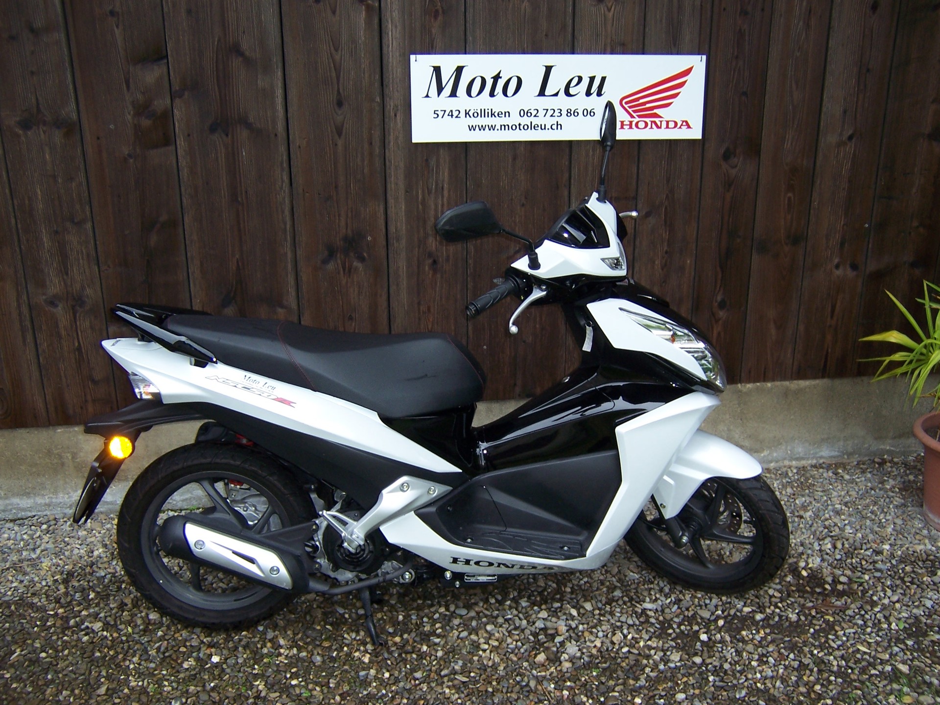 HONDA NSC Vision 50 R-showroom-element-1