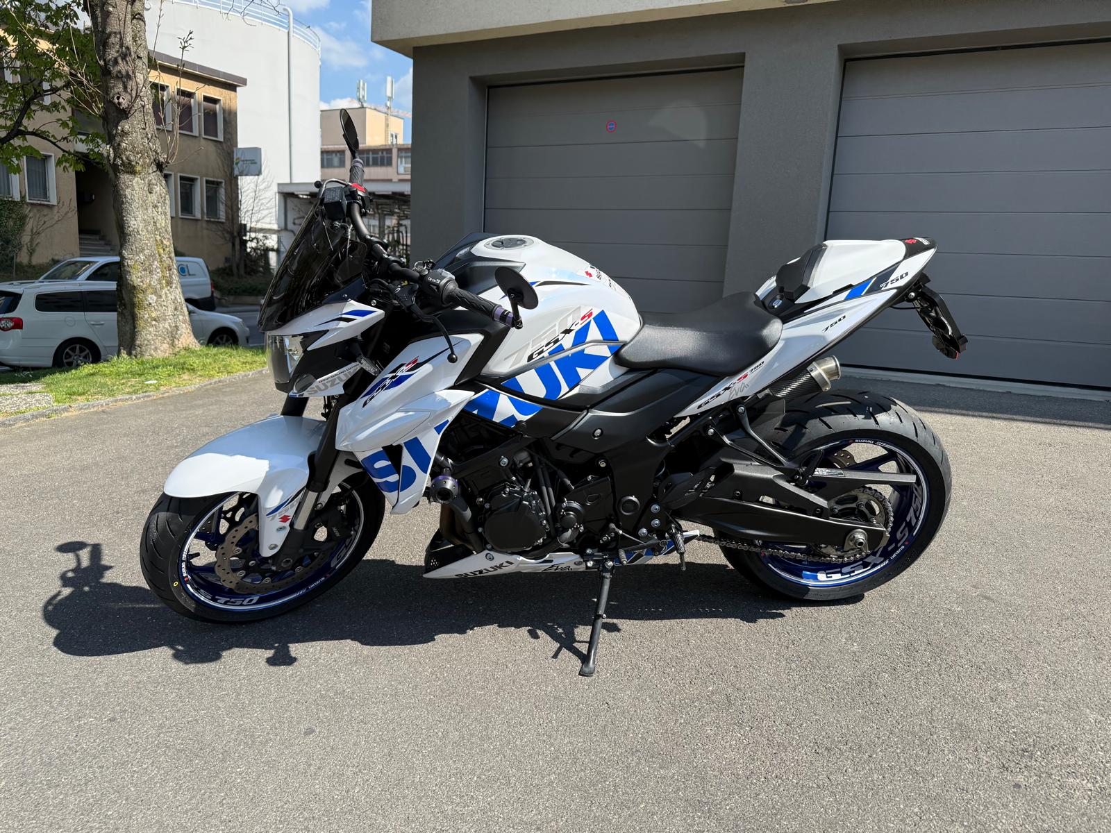 SUZUKI GSX-S 750 World Champion-showroom-element-2