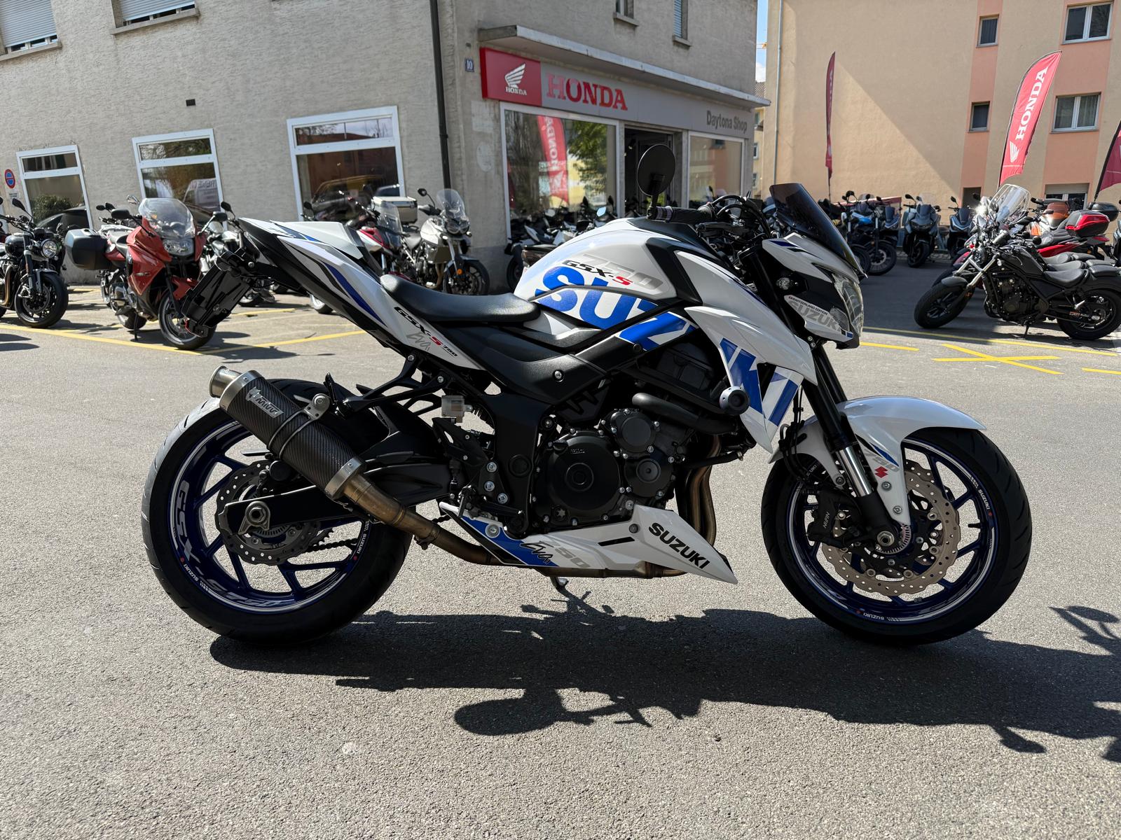 SUZUKI GSX-S 750 World Champion-showroom-element-3