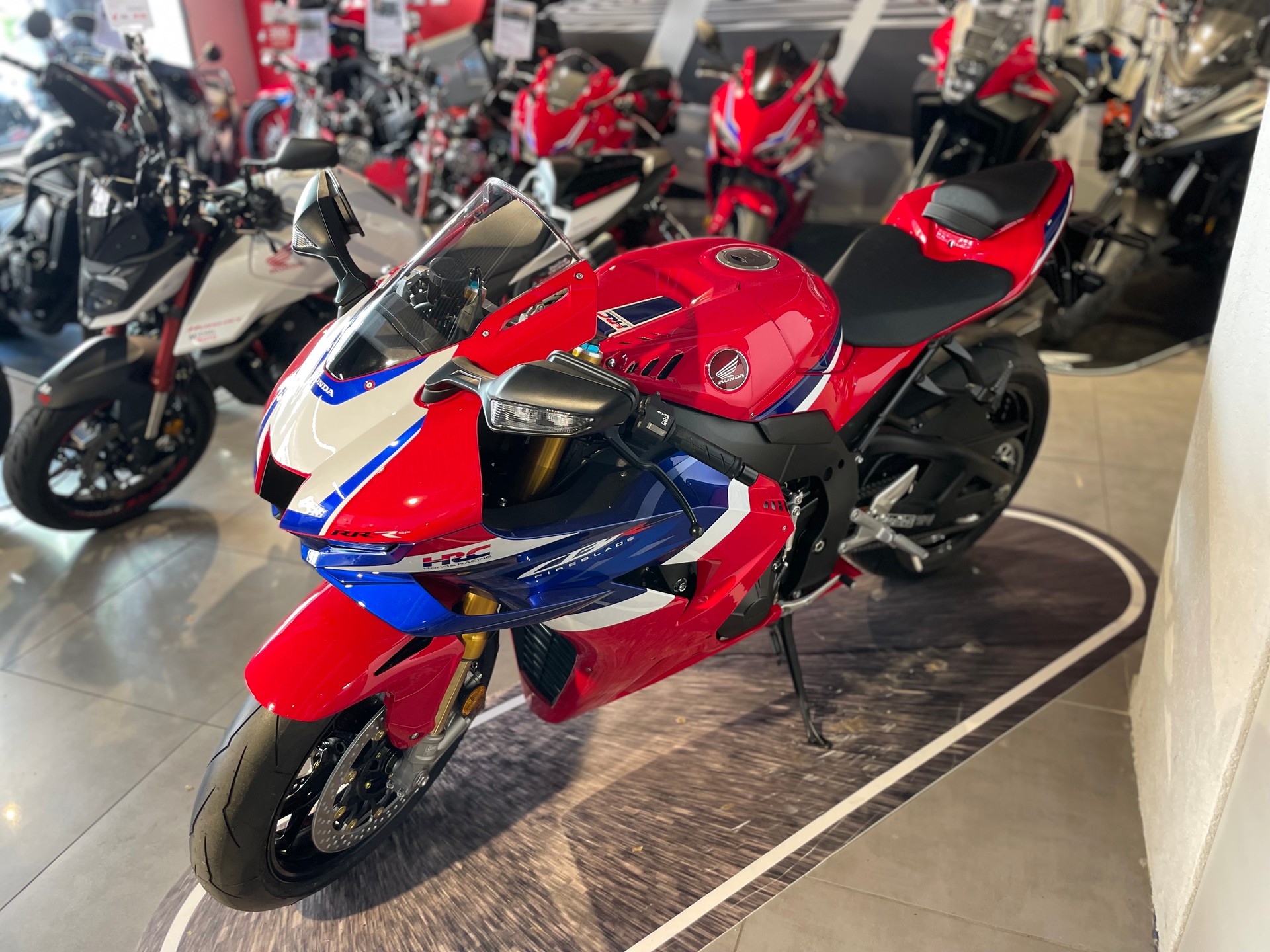 HONDA CBR 1000 RR-R Fireblade SP-showroom-element-1