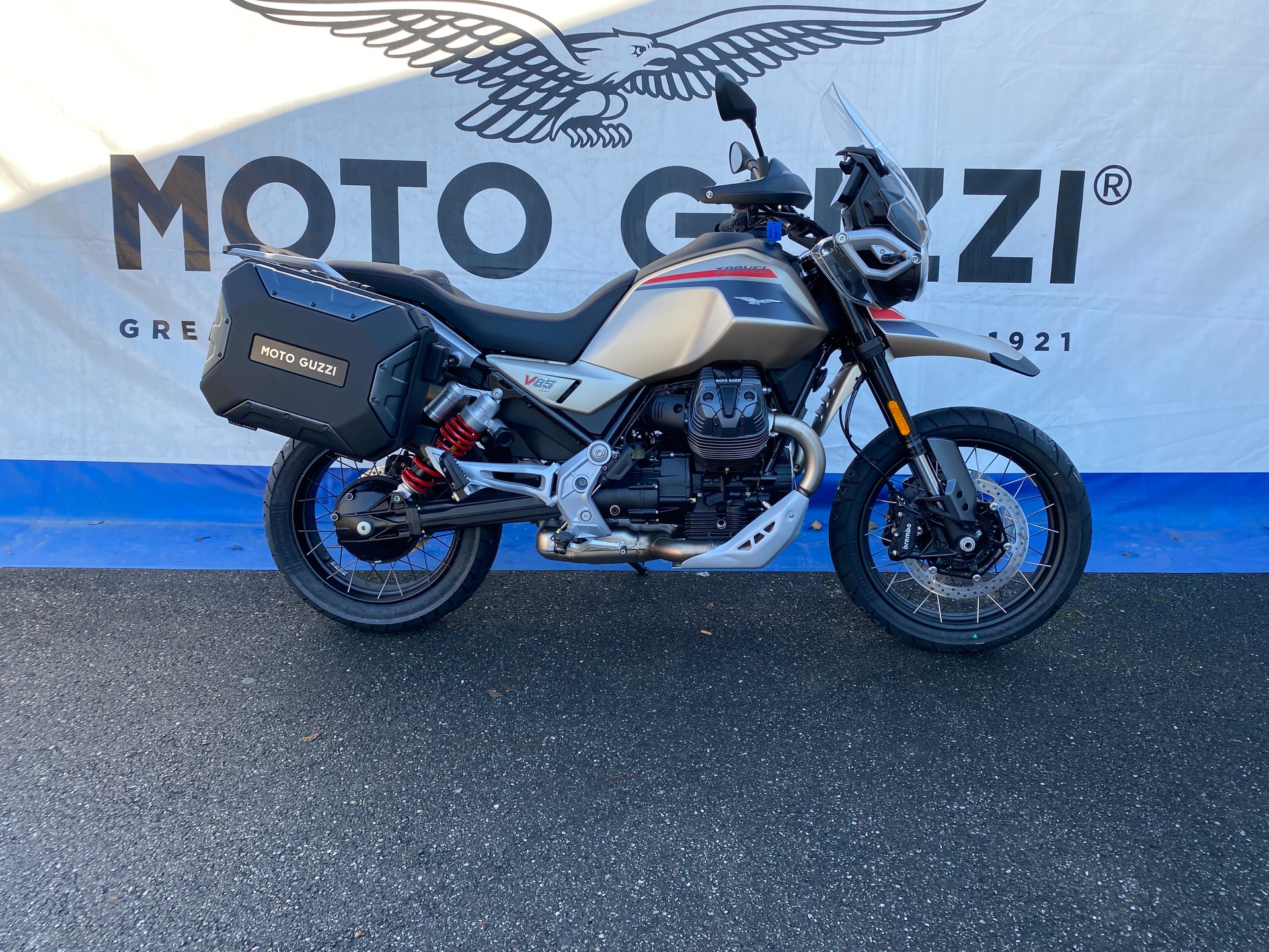 MOTO GUZZI V85 TT Travel E5+-showroom-element-1