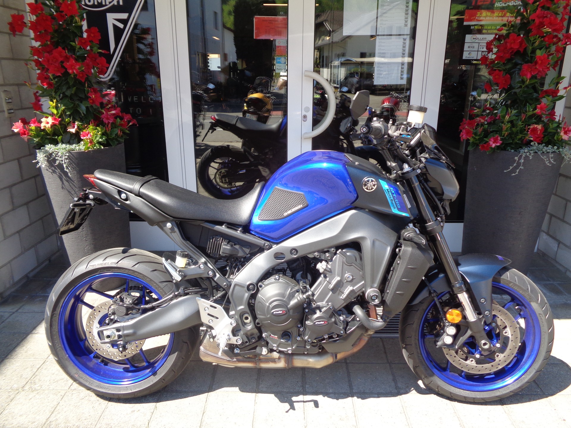 YAMAHA MT-09-showroom-element-1