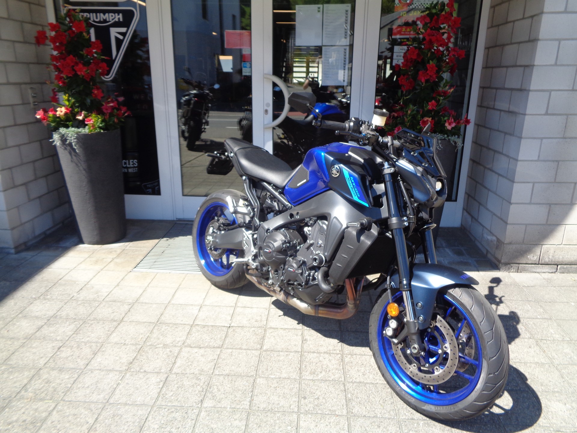 YAMAHA MT-09-showroom-element-2