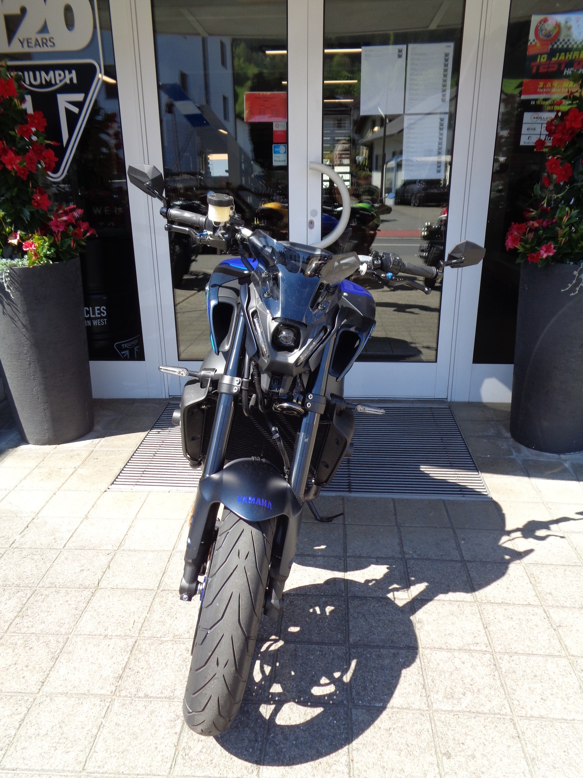 YAMAHA MT-09-showroom-element-3