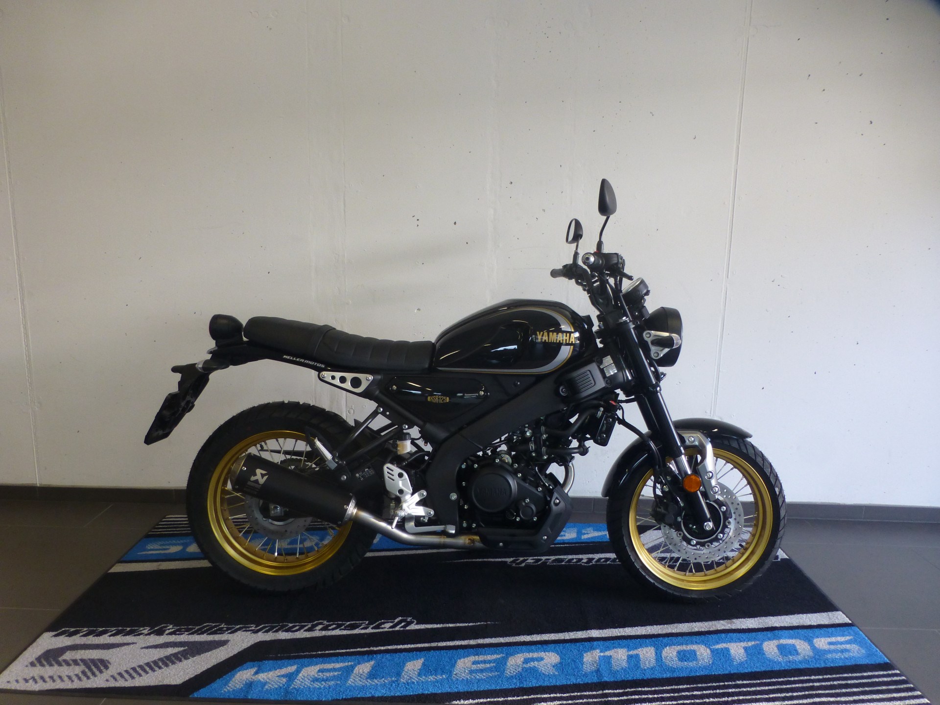 YAMAHA XSR 125 Legacy Aktion Mit Akrapovic
