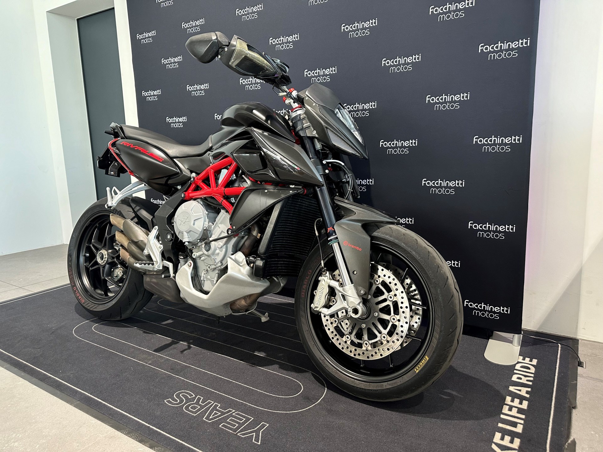 MV AGUSTA Rivale 800-showroom-element-1
