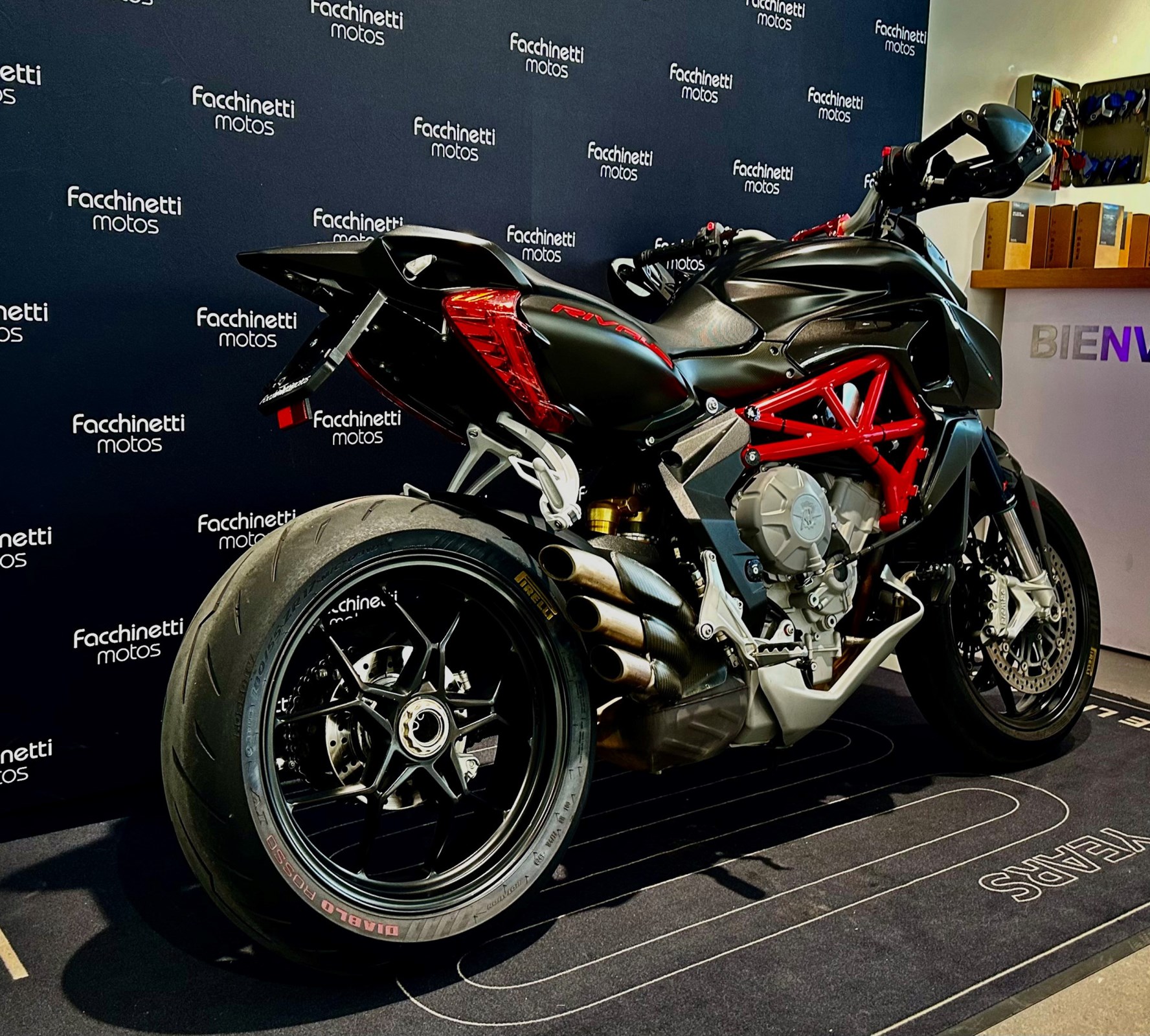 MV AGUSTA Rivale 800-showroom-element-2