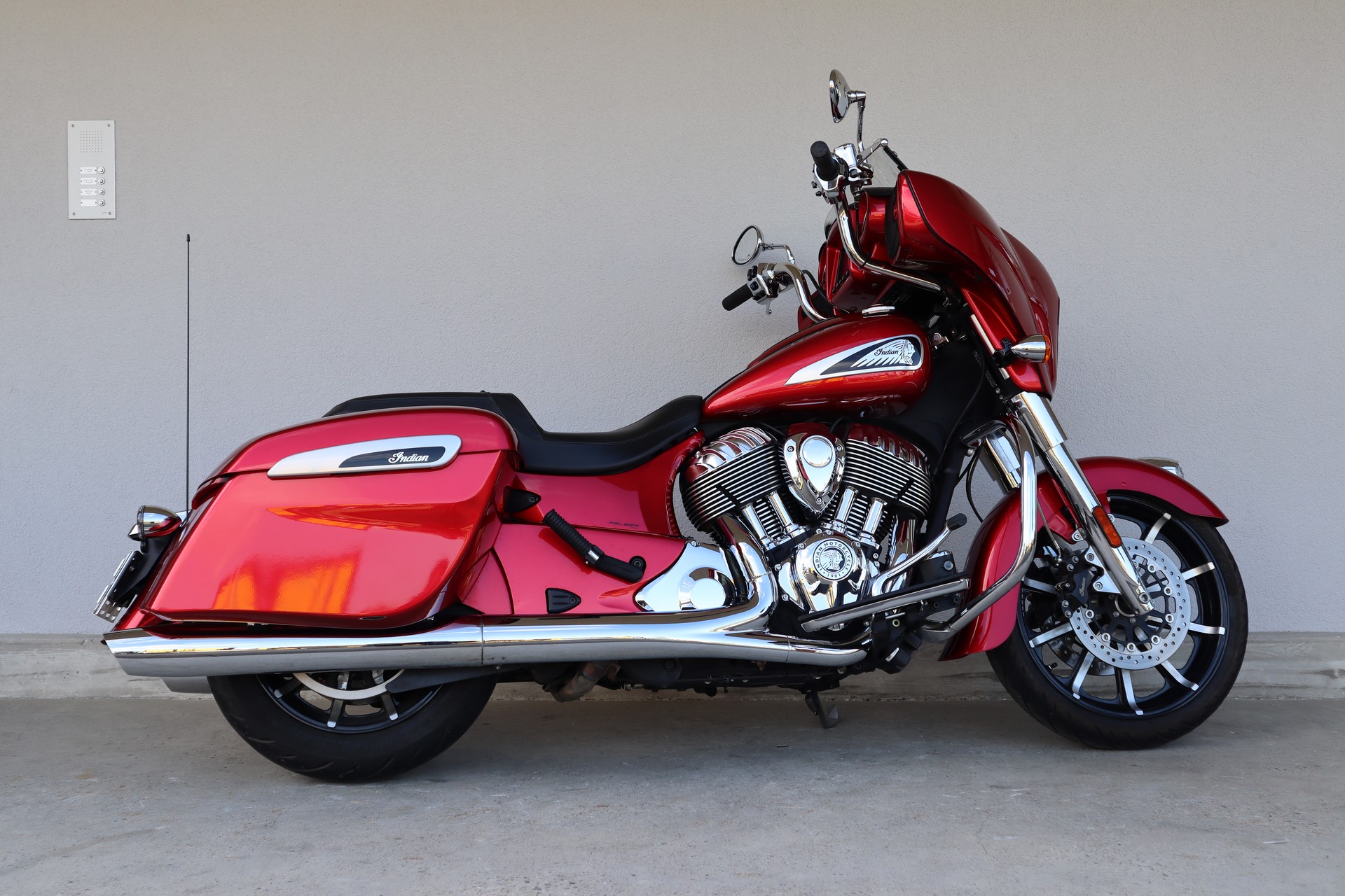INDIAN Chieftain Limited-showroom-element-2