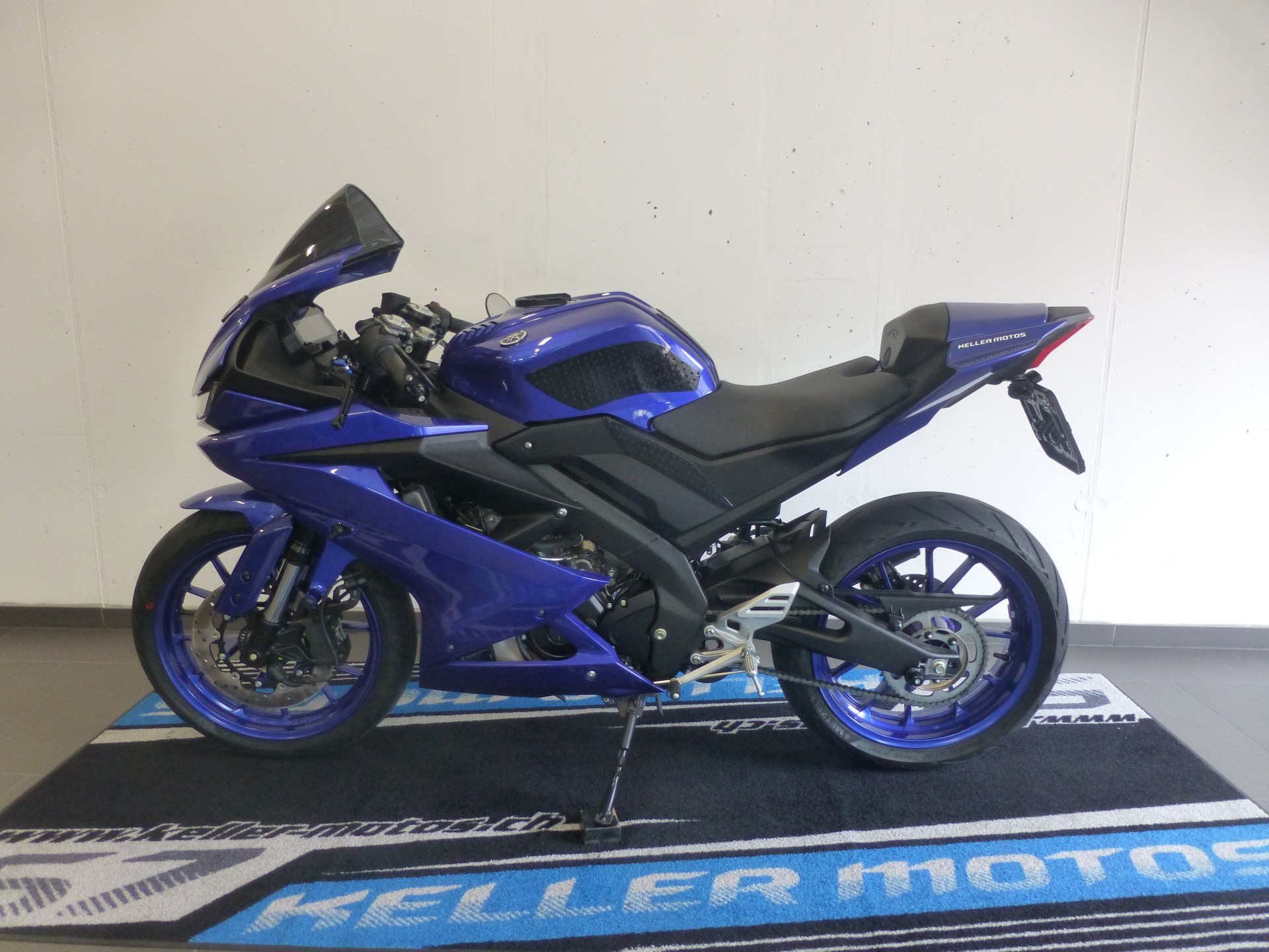 YAMAHA R125-showroom-element-1