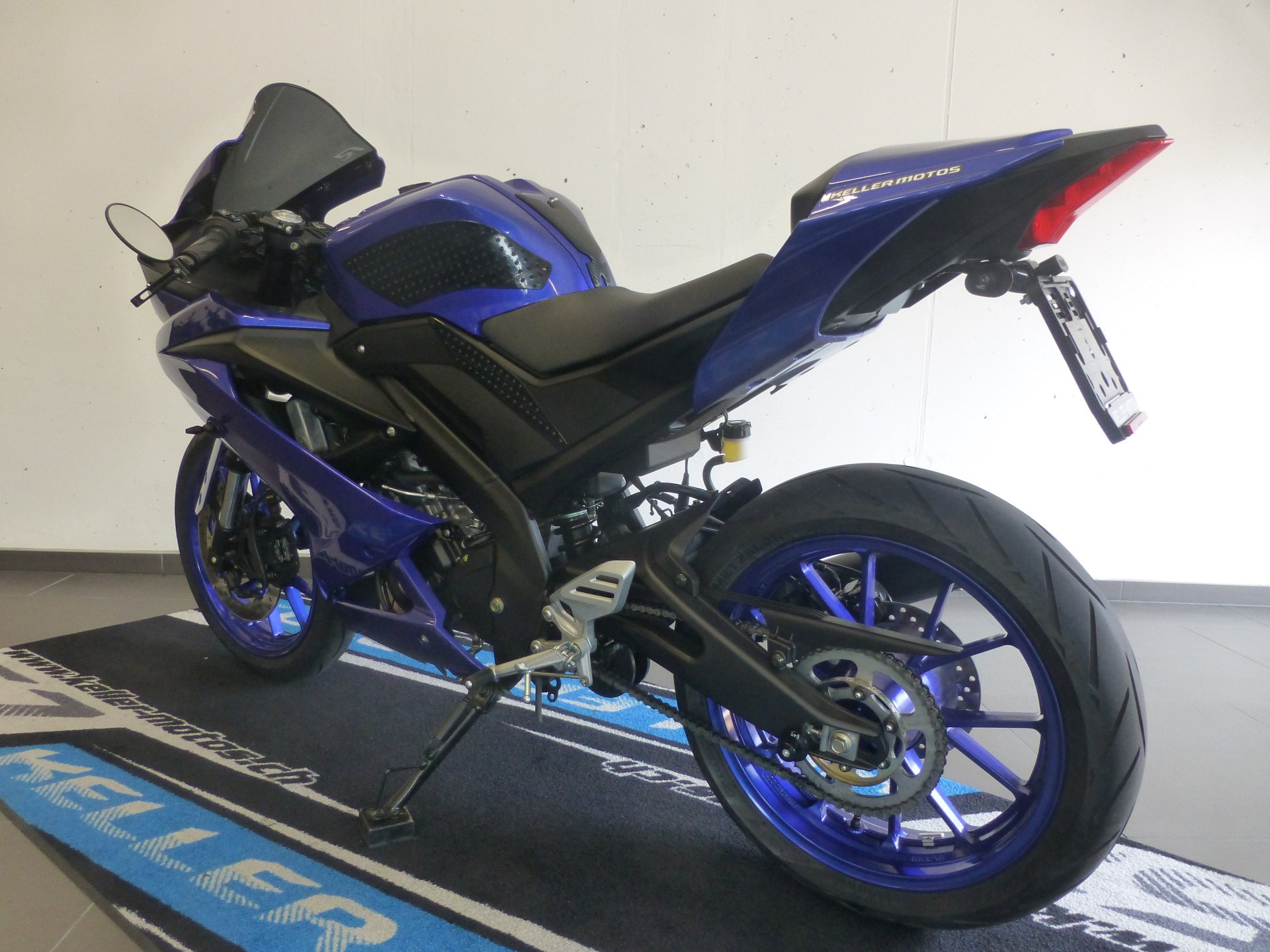 YAMAHA R125-showroom-element-3