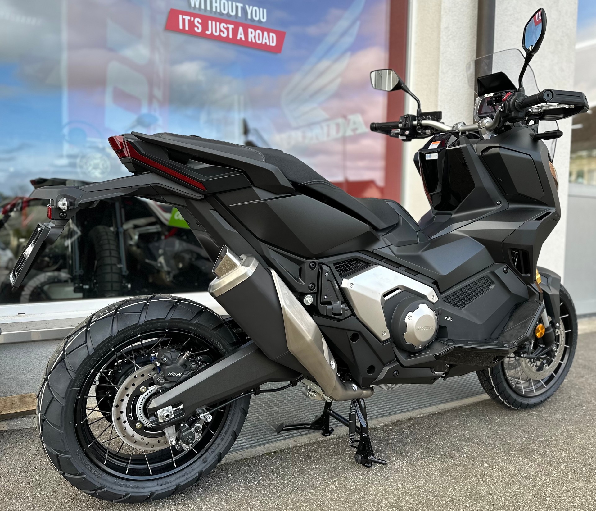 HONDA X-ADV 750-showroom-element-2