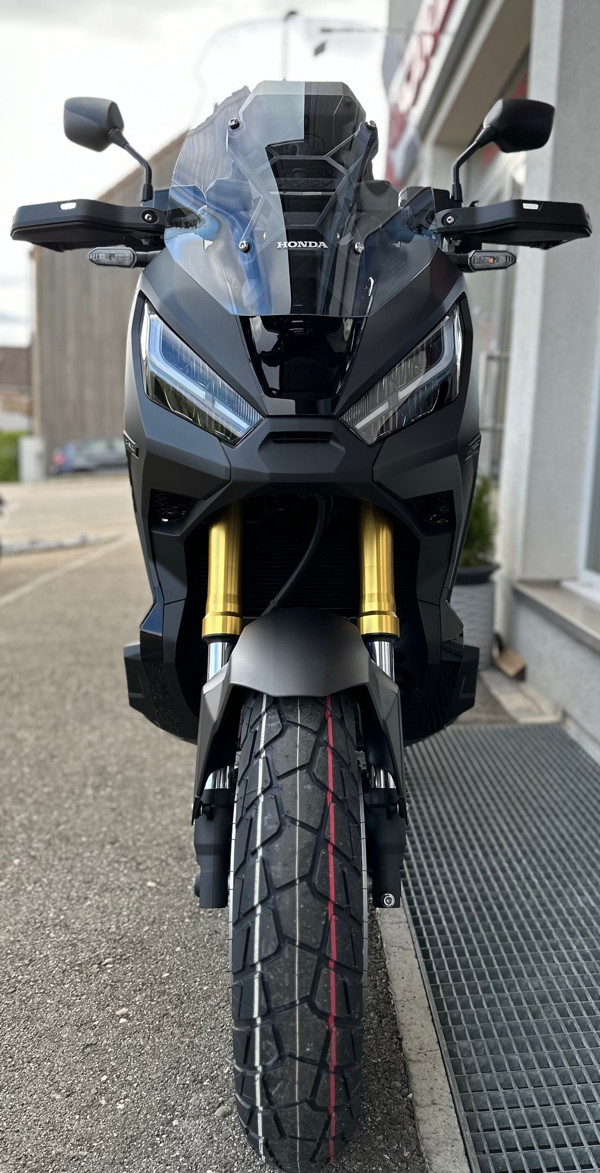 HONDA X-ADV 750-showroom-element-1