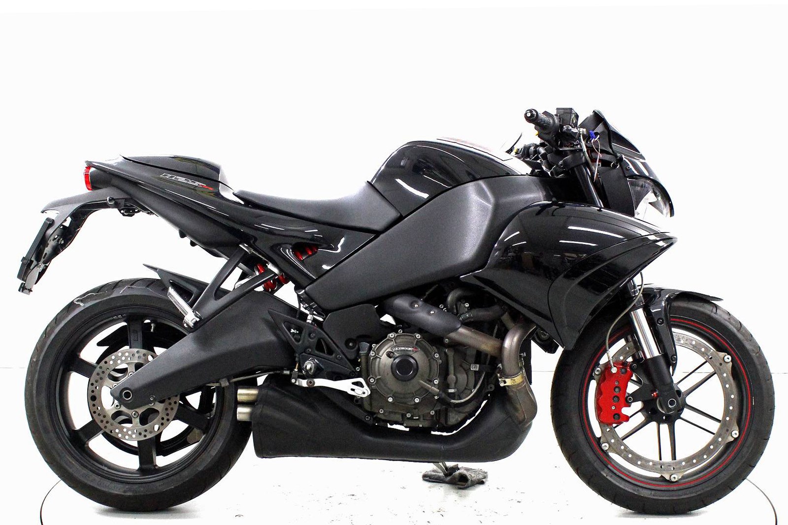 BUELL 1125CR Cafe Racer-showroom-element-3