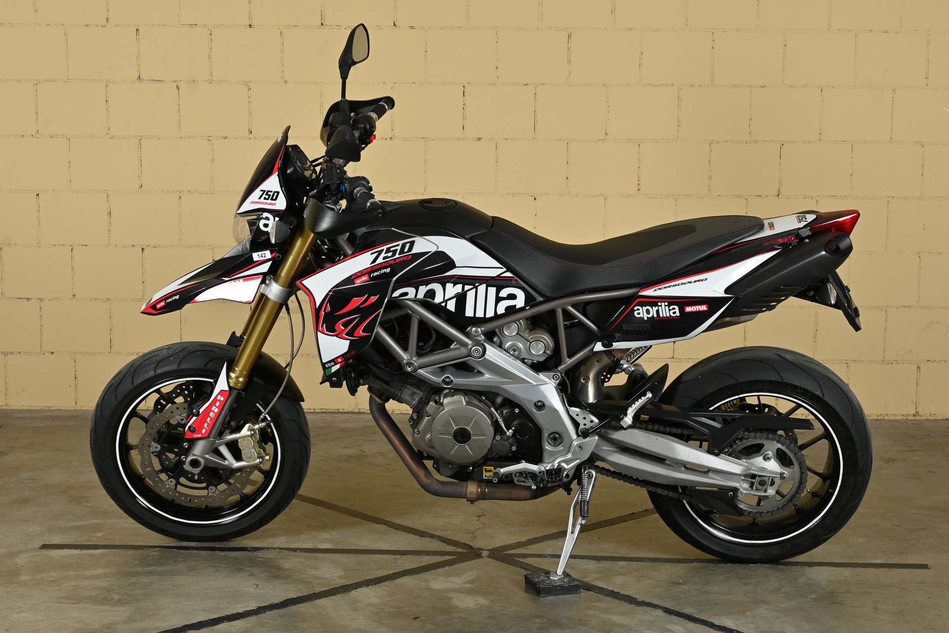 APRILIA Dorsoduro SMV 750-showroom-element-1
