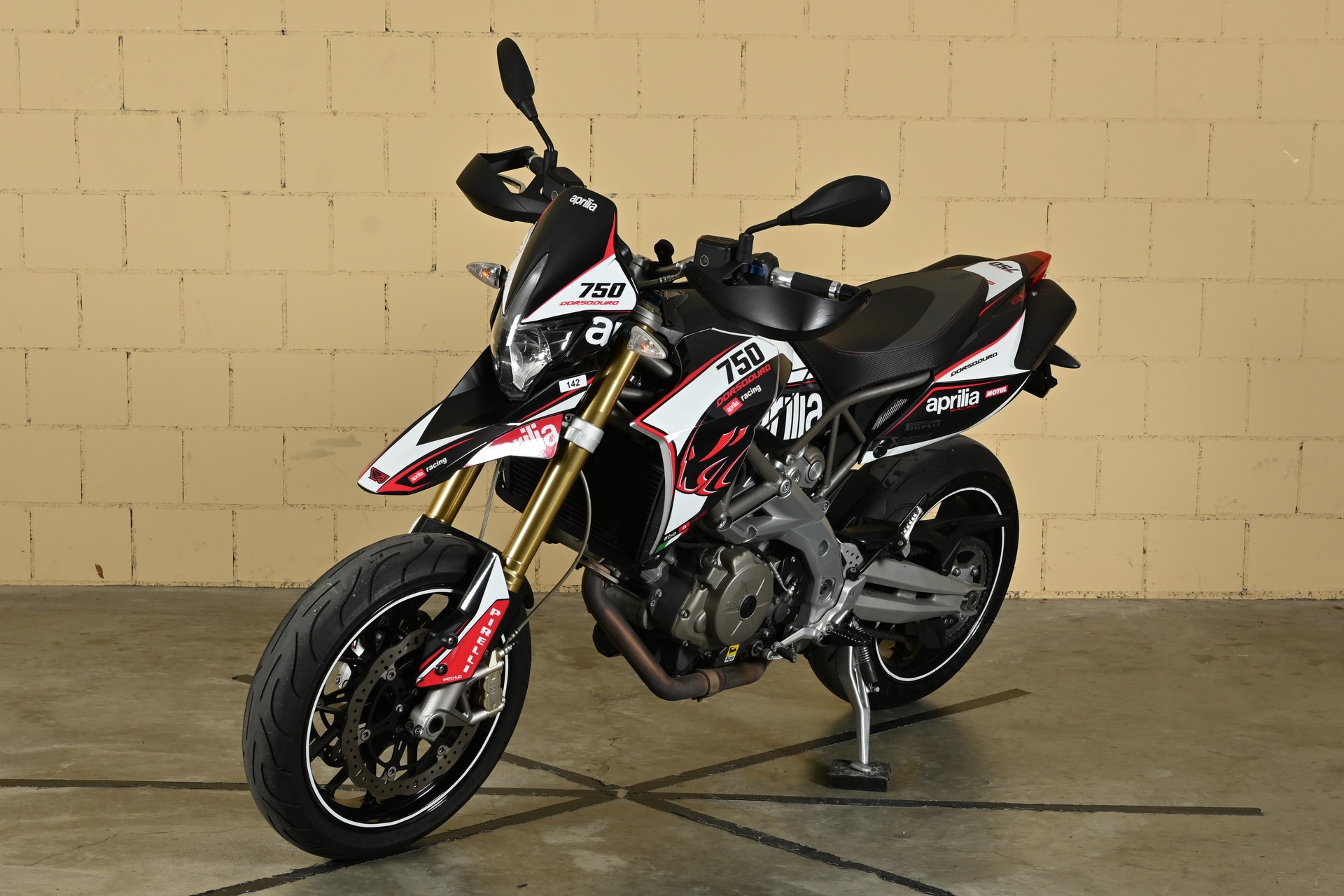 APRILIA Dorsoduro SMV 750-showroom-element-2
