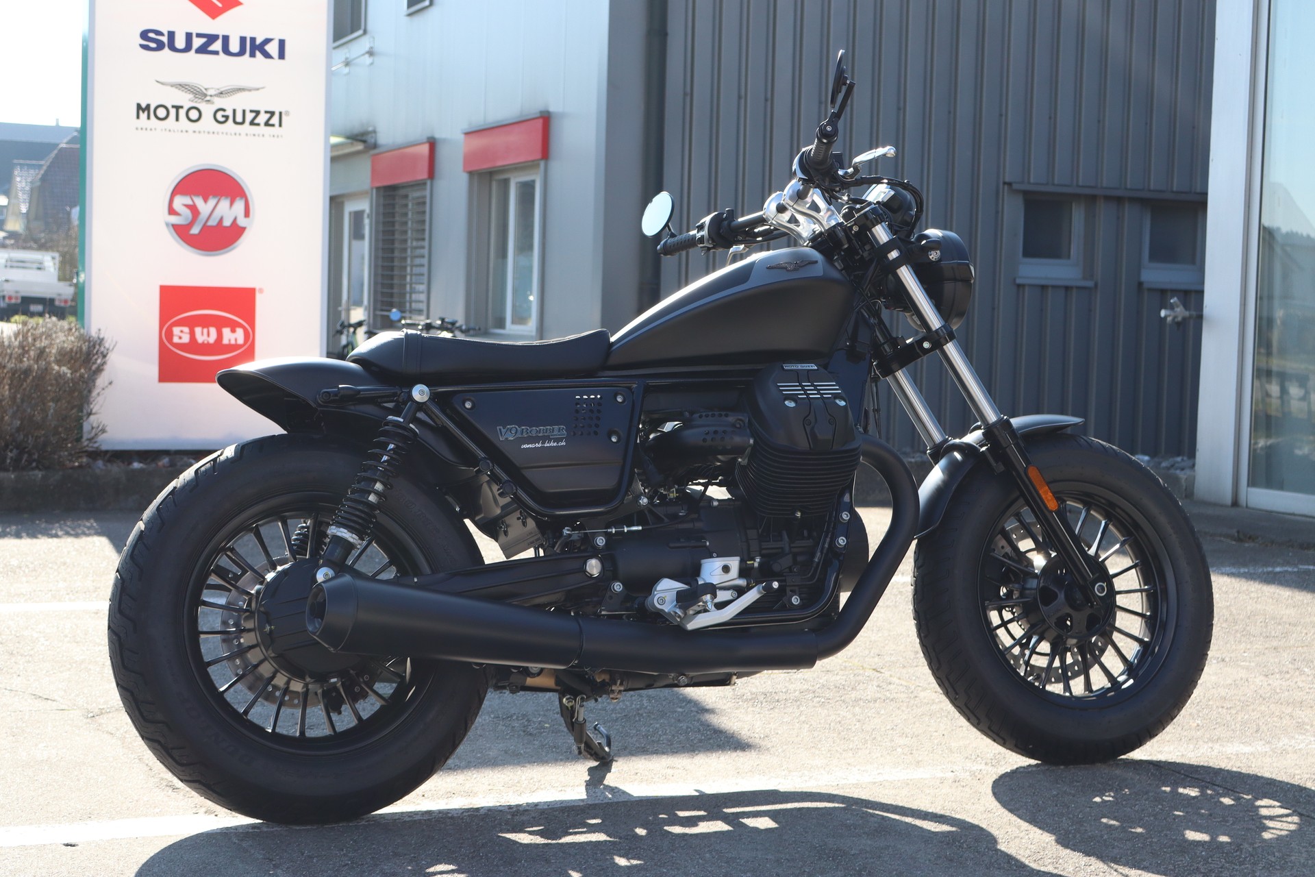 MOTO GUZZI V9 850 Bobber ABS-showroom-element-2