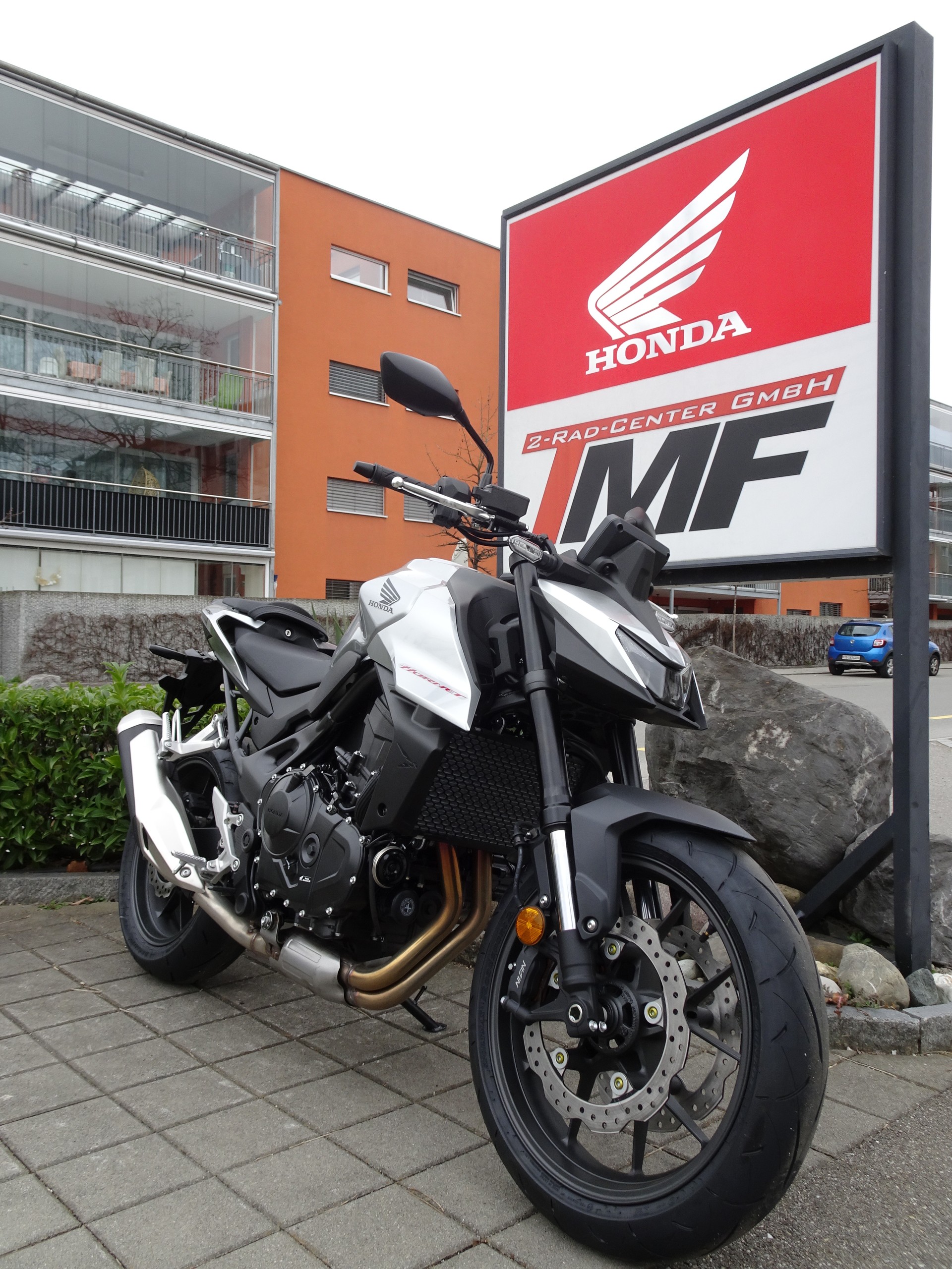 HONDA HORNET 750 MODELL 2025-showroom-element-1