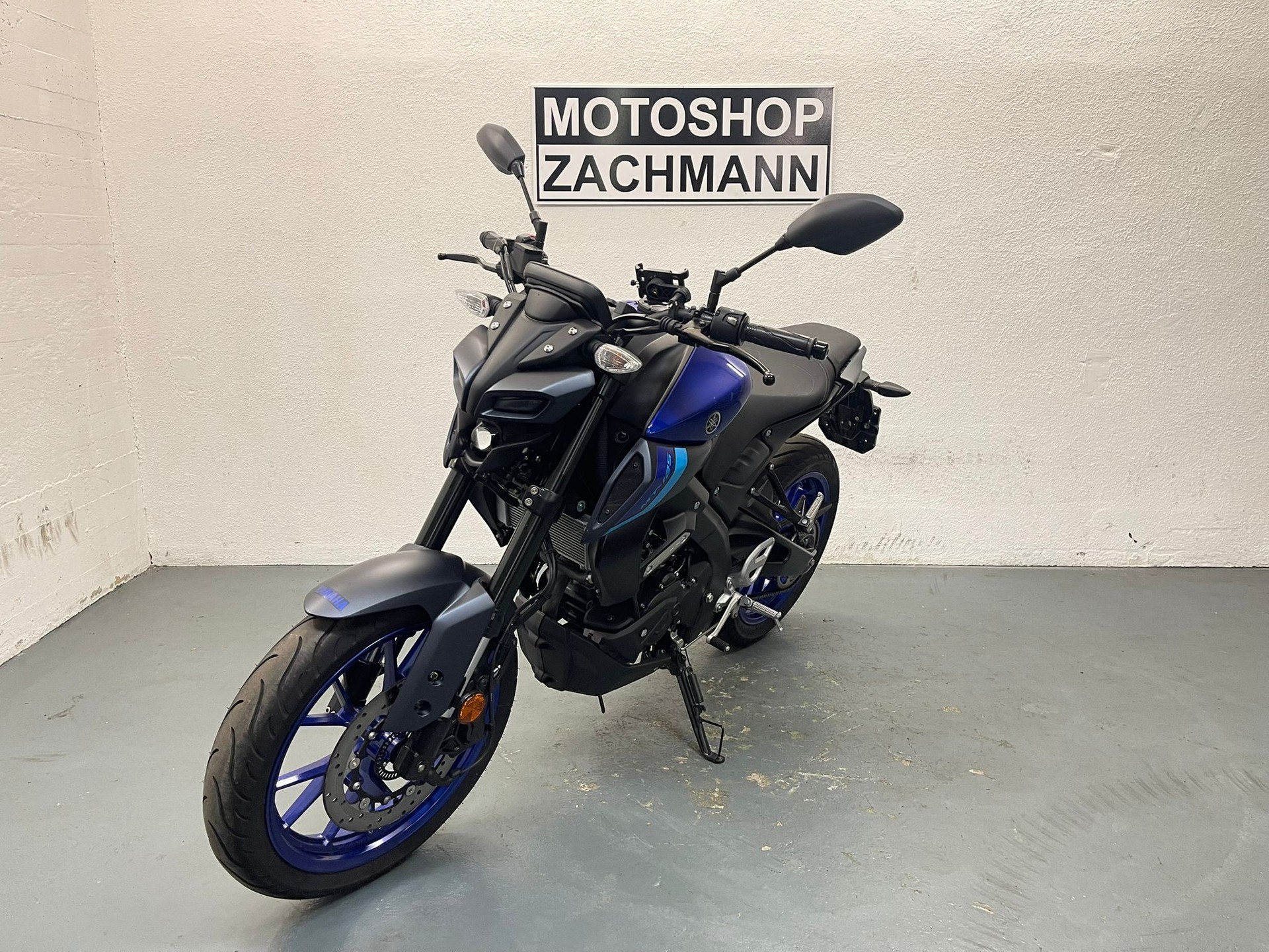 YAMAHA MT-125 ABS-showroom-element-2