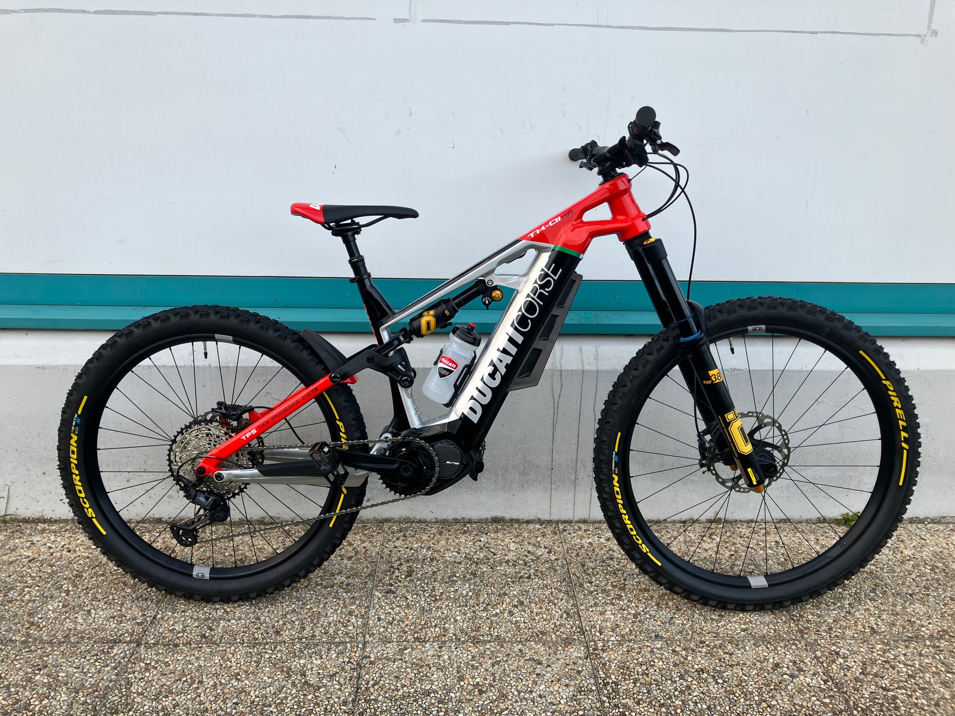 DUCATI SCRAMBLER 400 acquistare un veicolo usato MotoScout24