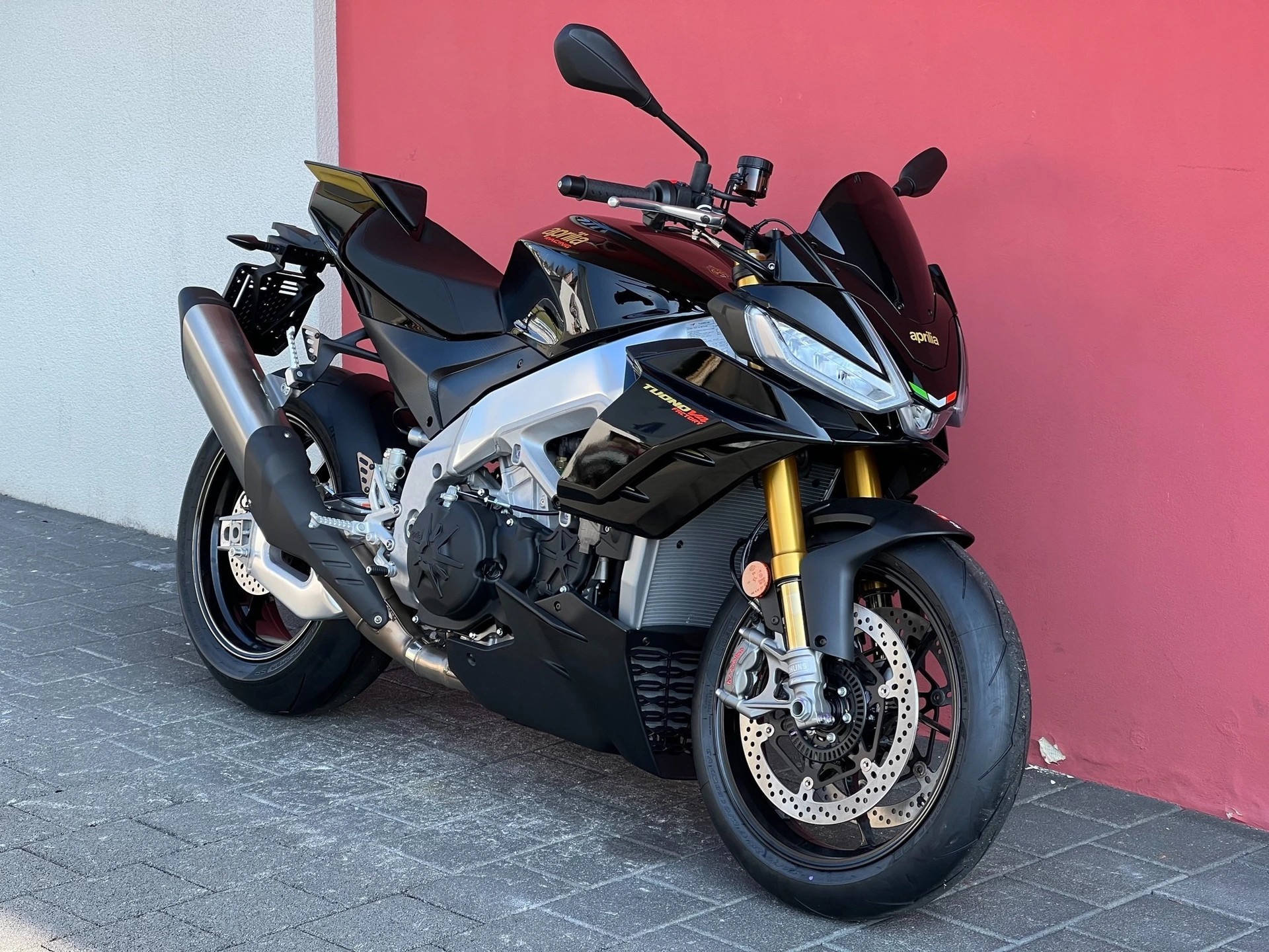 APRILIA Tuono V4 1100 Factory - 4 Jahre Garantie-showroom-element-1