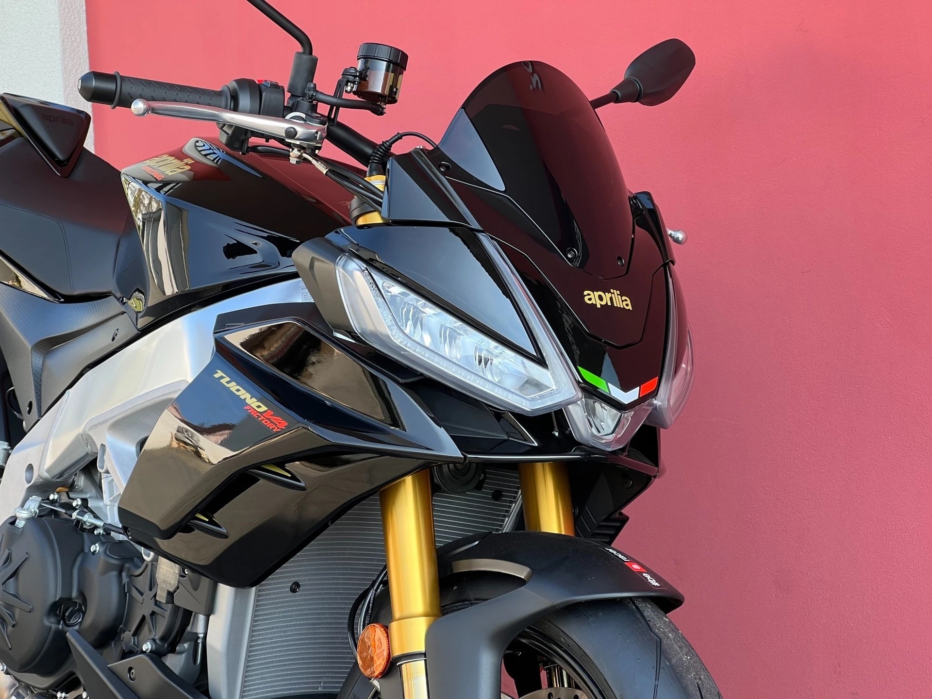 APRILIA Tuono V4 1100 Factory - 4 Jahre Garantie-showroom-element-3