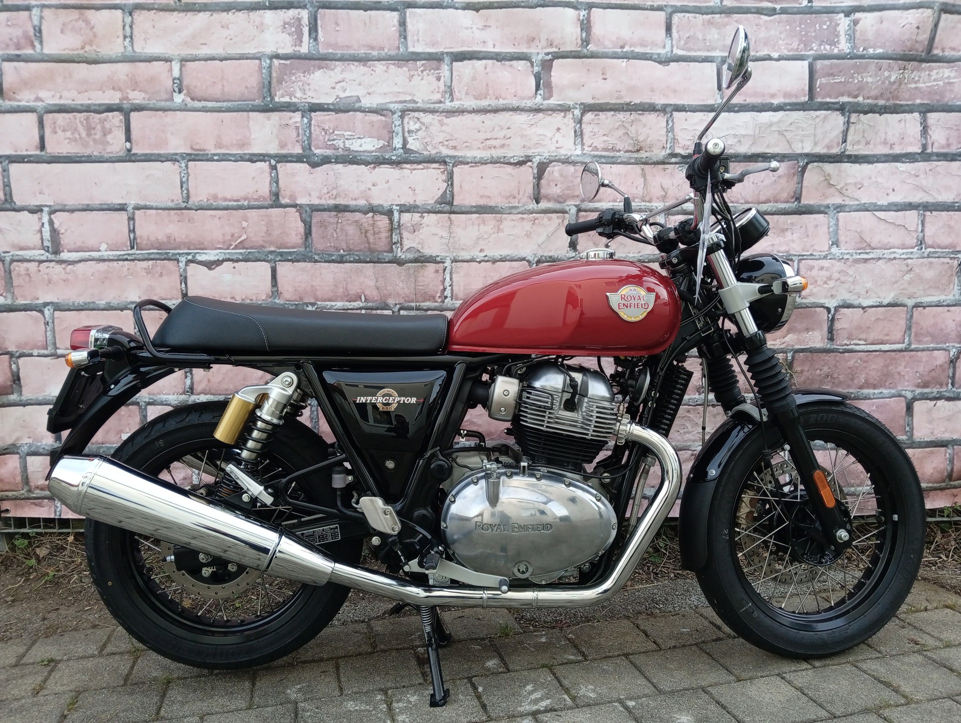 ROYAL ENFIELD Interceptor 650