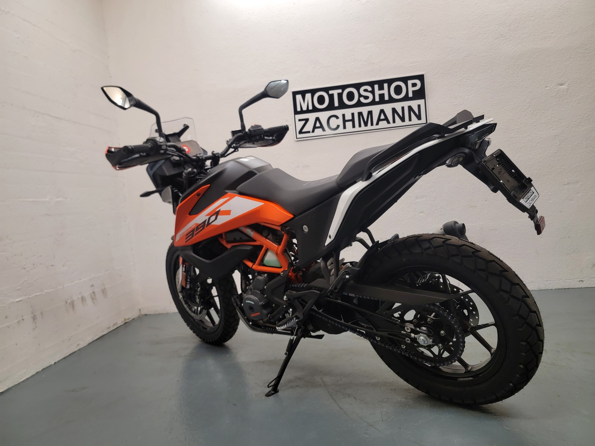KTM 390 Adventure-showroom-element-2