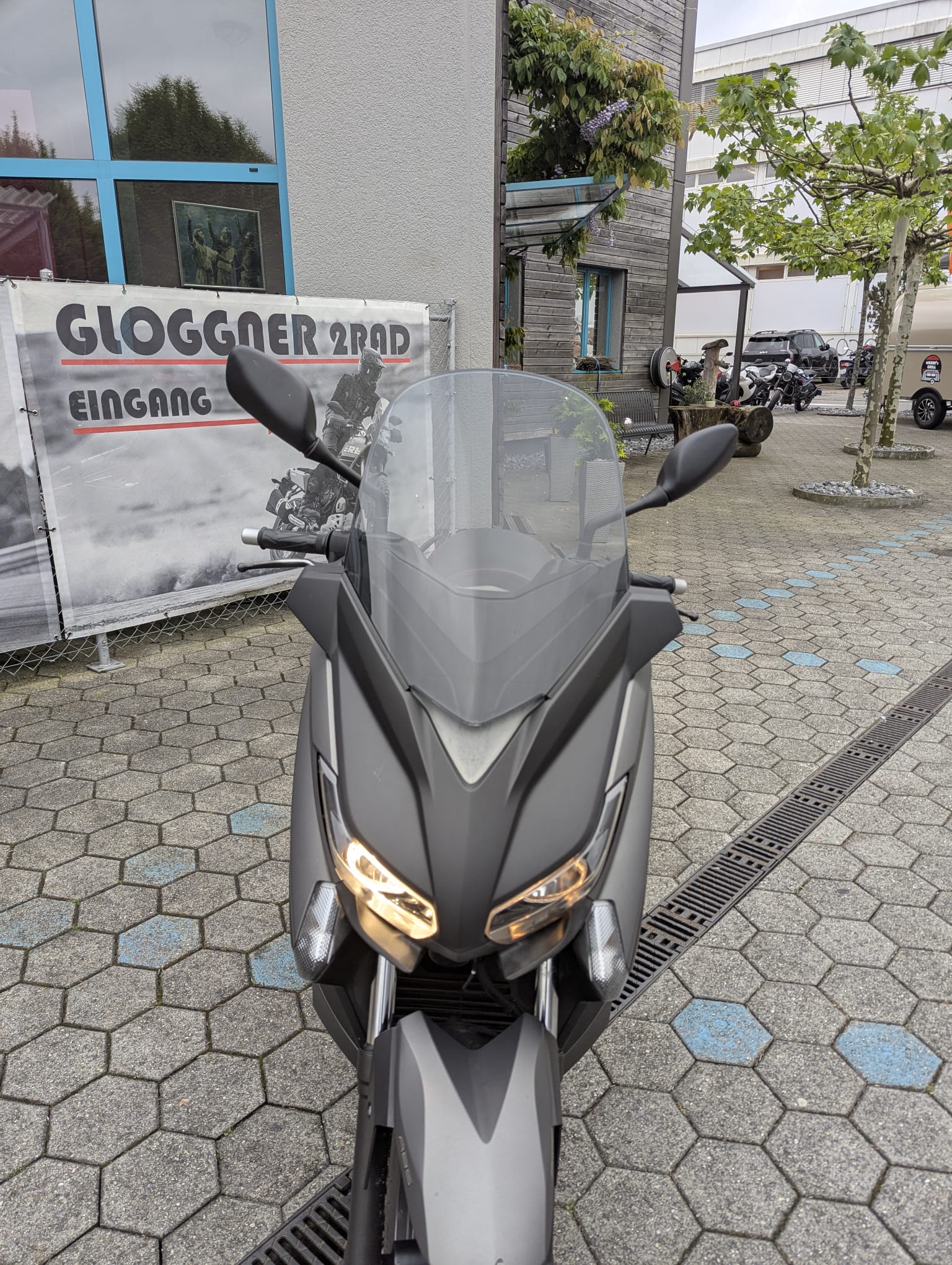 YAMAHA X-Max YP 250 R ABS-image-3