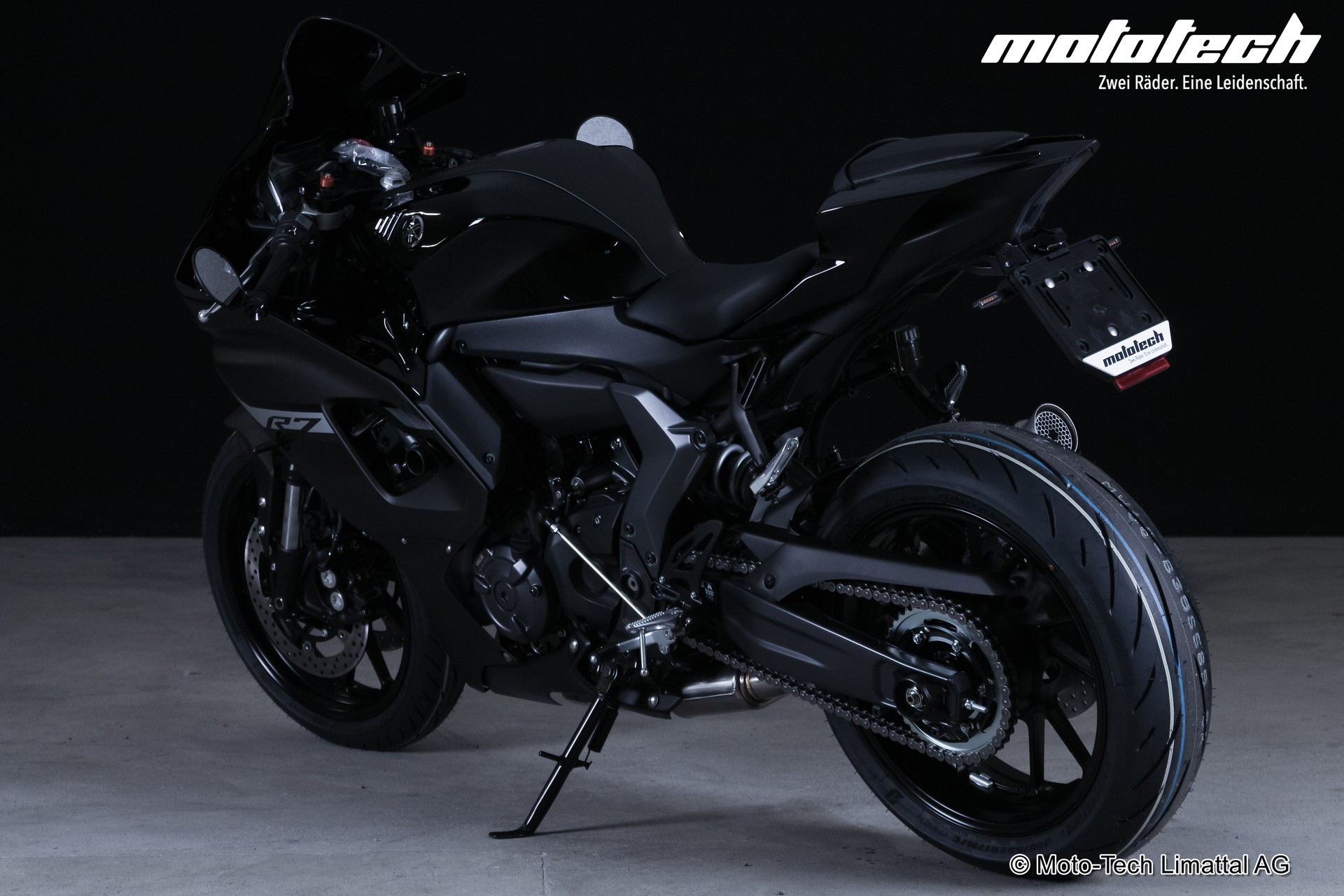YAMAHA YZF-R7-showroom-element-3