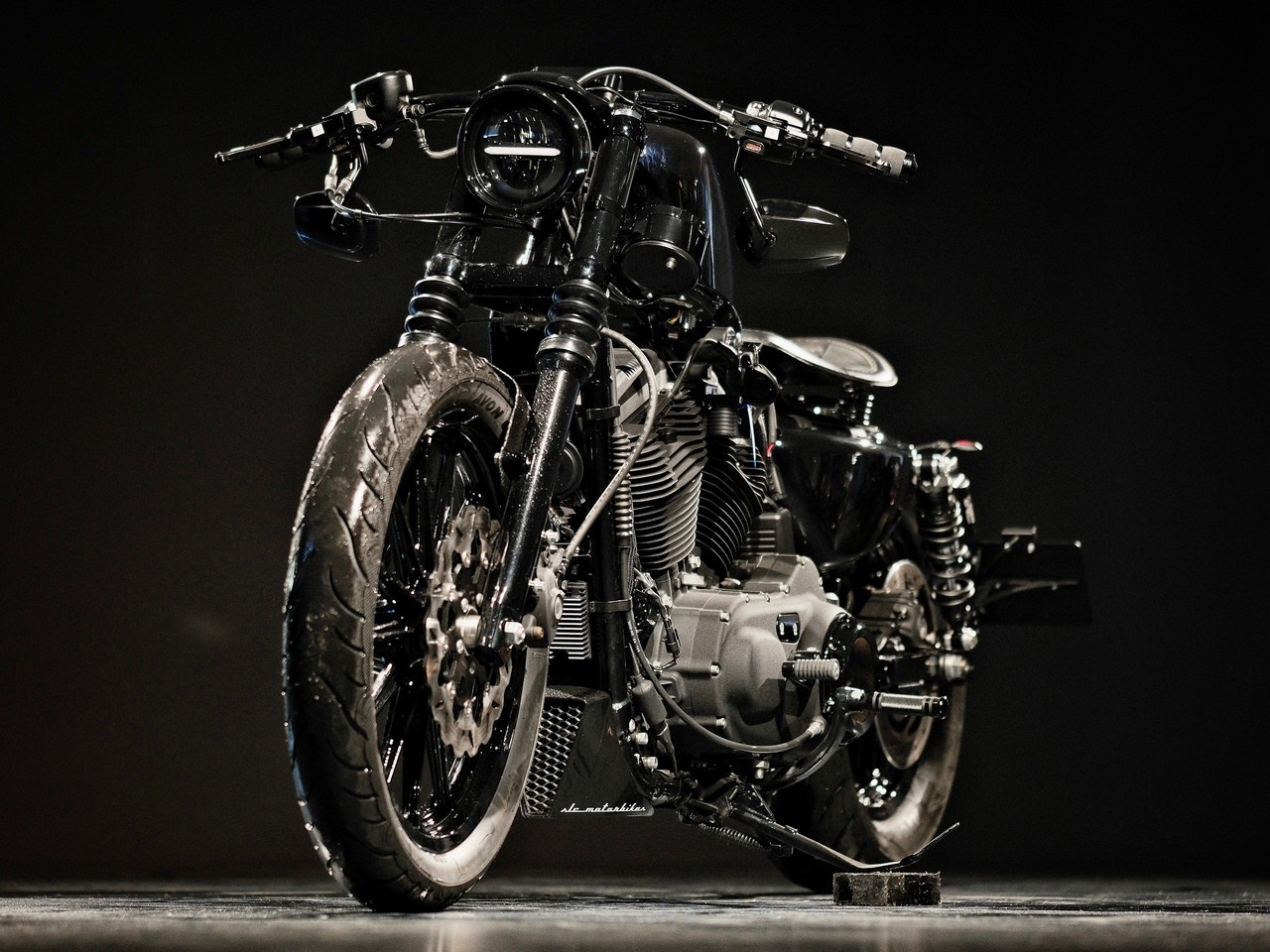 HARLEY-DAVIDSON XL 883 N Sportster Iron-showroom-element-3