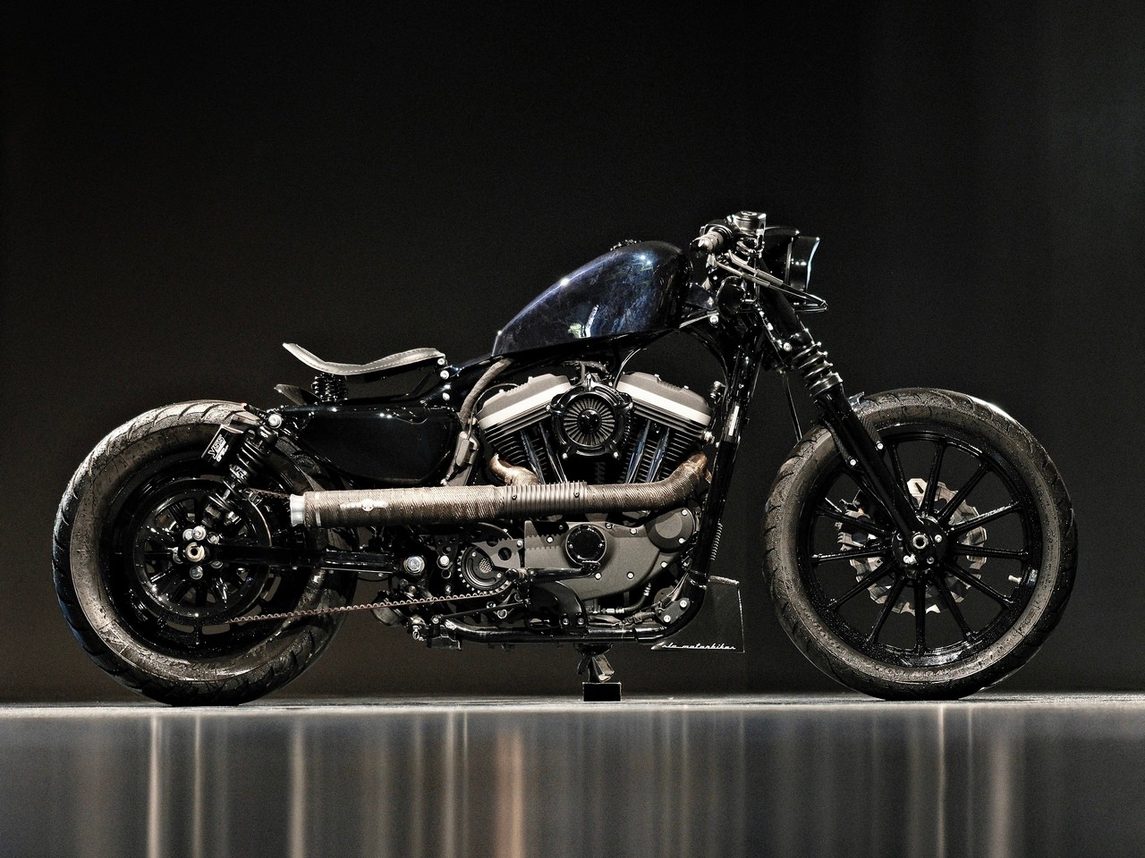 HARLEY-DAVIDSON XL 883 N Sportster Iron-showroom-element-1